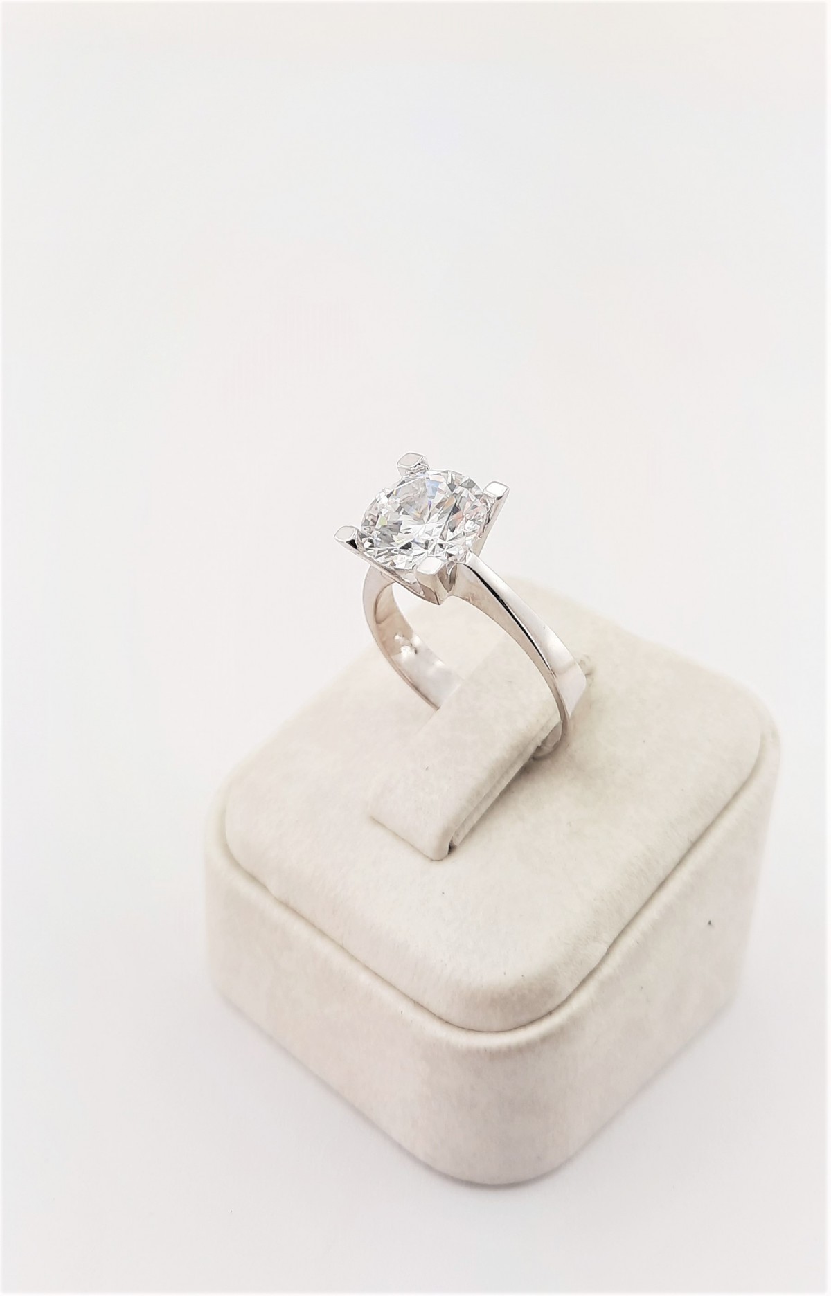 2.75 Karat Creative Diamond Tektaş Gümüş Yüzük 2.75 Karat Creative Diamond Tektaş Gümüş Yüzük