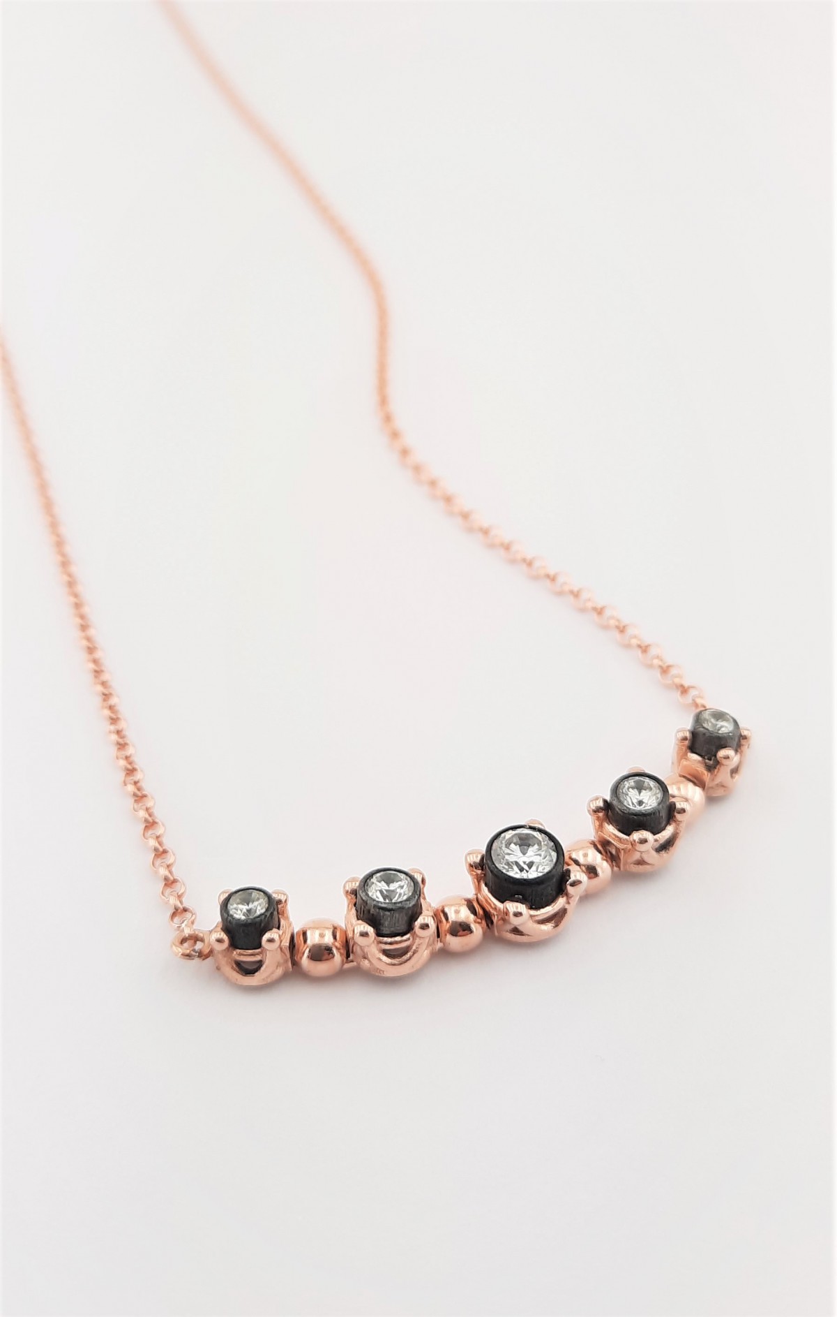 Beştaşlı Elmas Montür Gümüş Kolye Beştaşlı Elmas Montür Gümüş Kolye