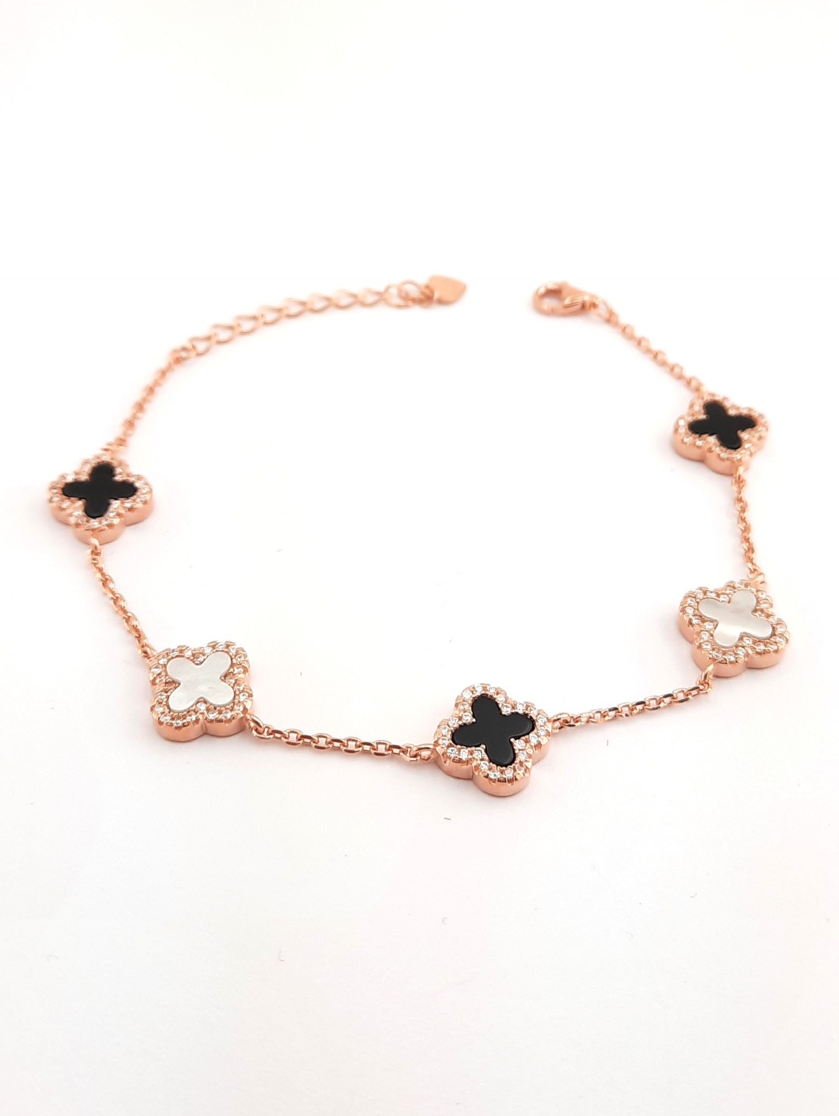 Çevresi Taşlı Sedef ve Onix Taşlı Beşli Yonca Model Rosegold Gümüş Bileklik Çevresi Taşlı Sedef ve Onix Taşlı Beşli Yonca Model Rosegold Gümüş Bileklik