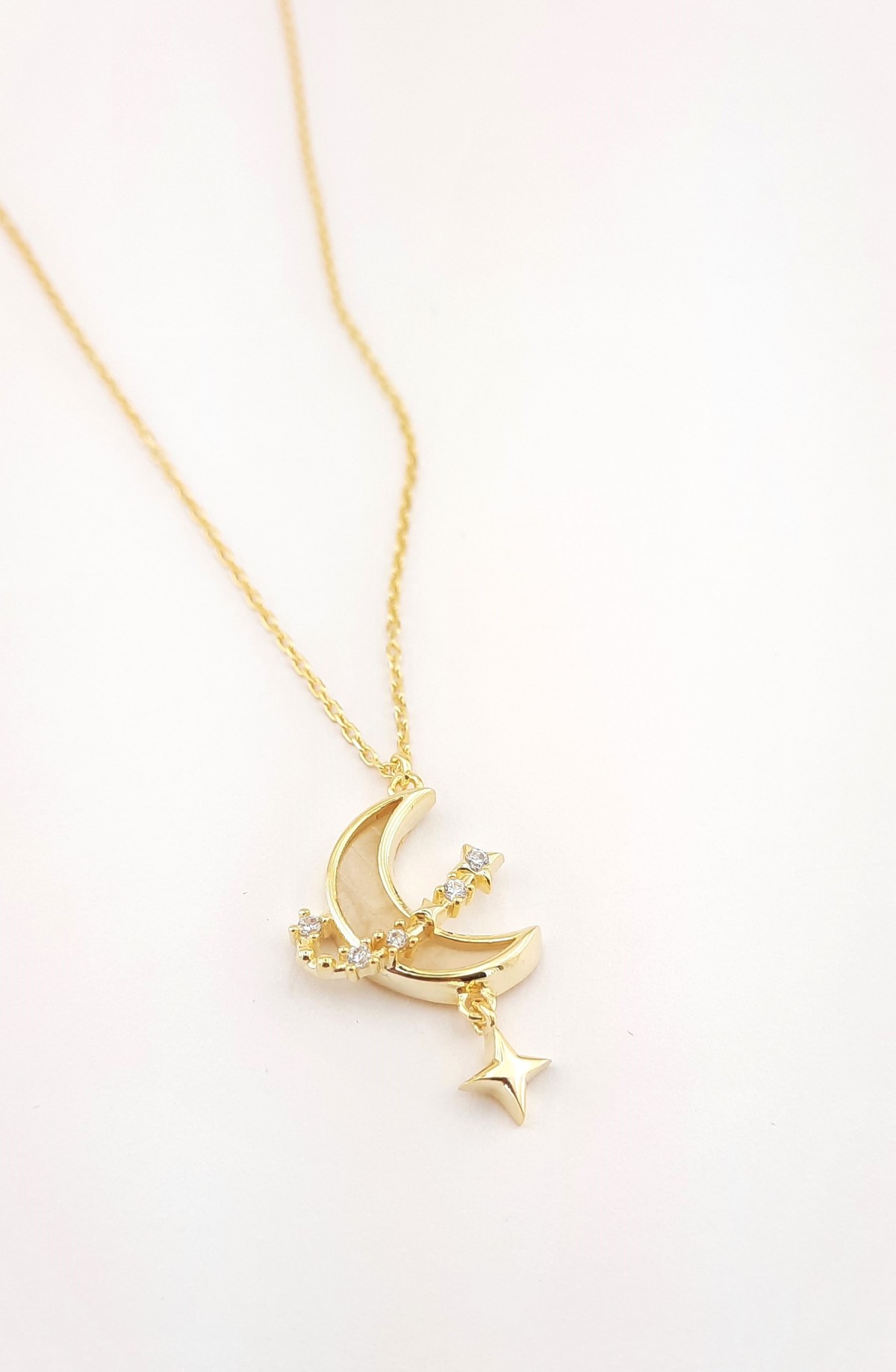 Çevresi Yıldızlı Hilal Gümüş Kolye Çevresi Yıldızlı Hilal Gümüş Kolye