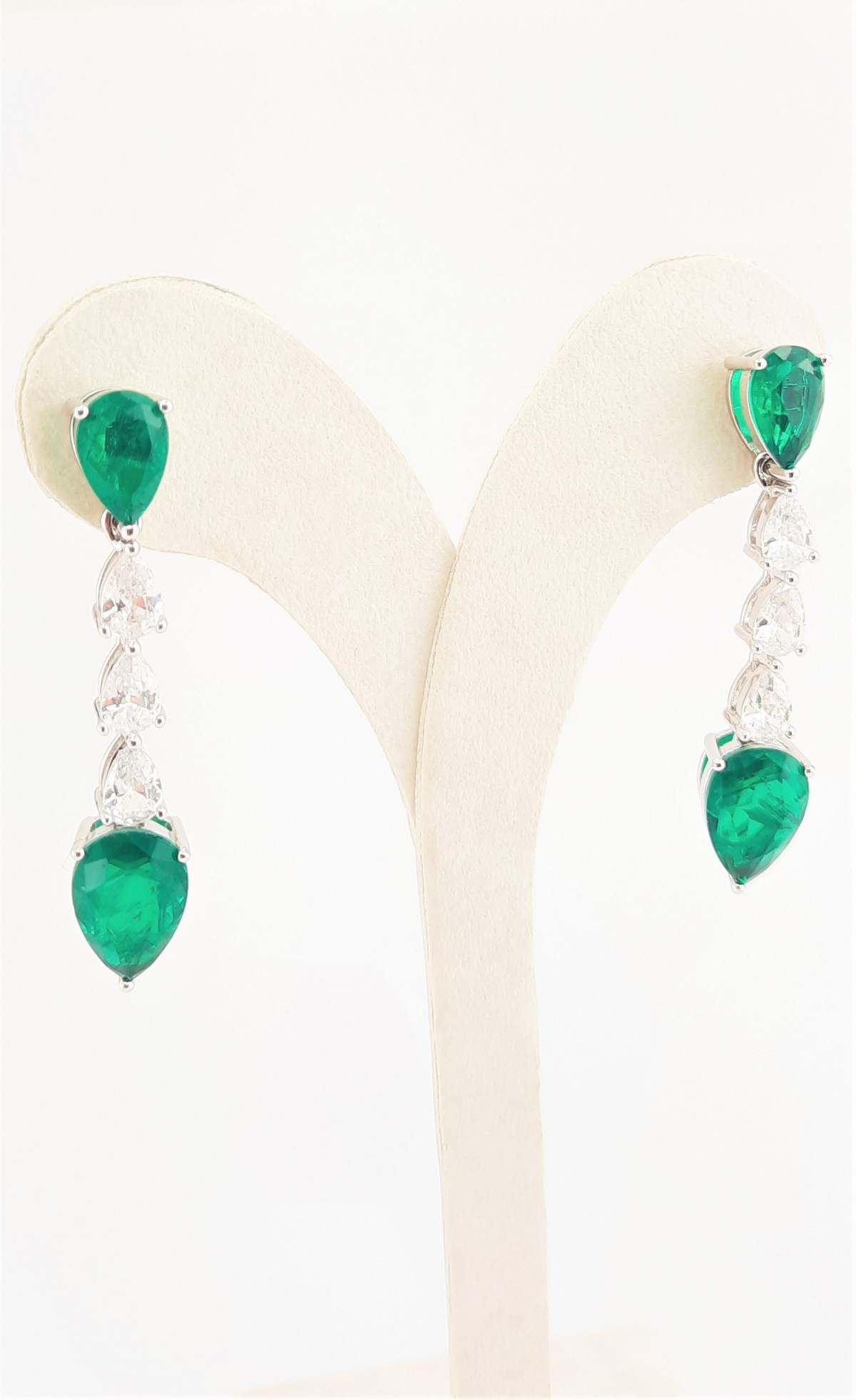 Damla Kesim Turmalin Taşlı Sallantılı Gümüş Küpe Damla Kesim Turmalin Taşlı Sallantılı Gümüş Küpe