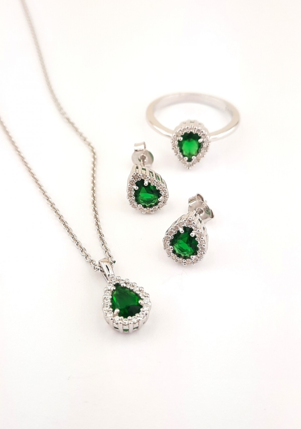 Damla Kesim Zümrüt Renk Taşlı Gümüş Set Damla Kesim Zümrüt Renk Taşlı Gümüş Set