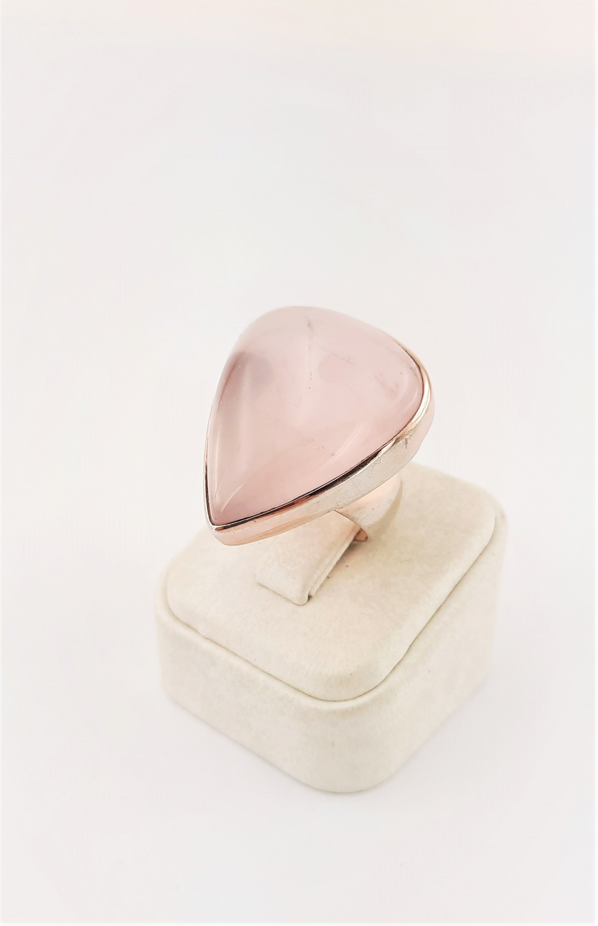Damla Model Pembe Kuvars Taşlı Gümüş Yüzük Damla Model Pembe Kuvars Taşlı Gümüş Yüzük