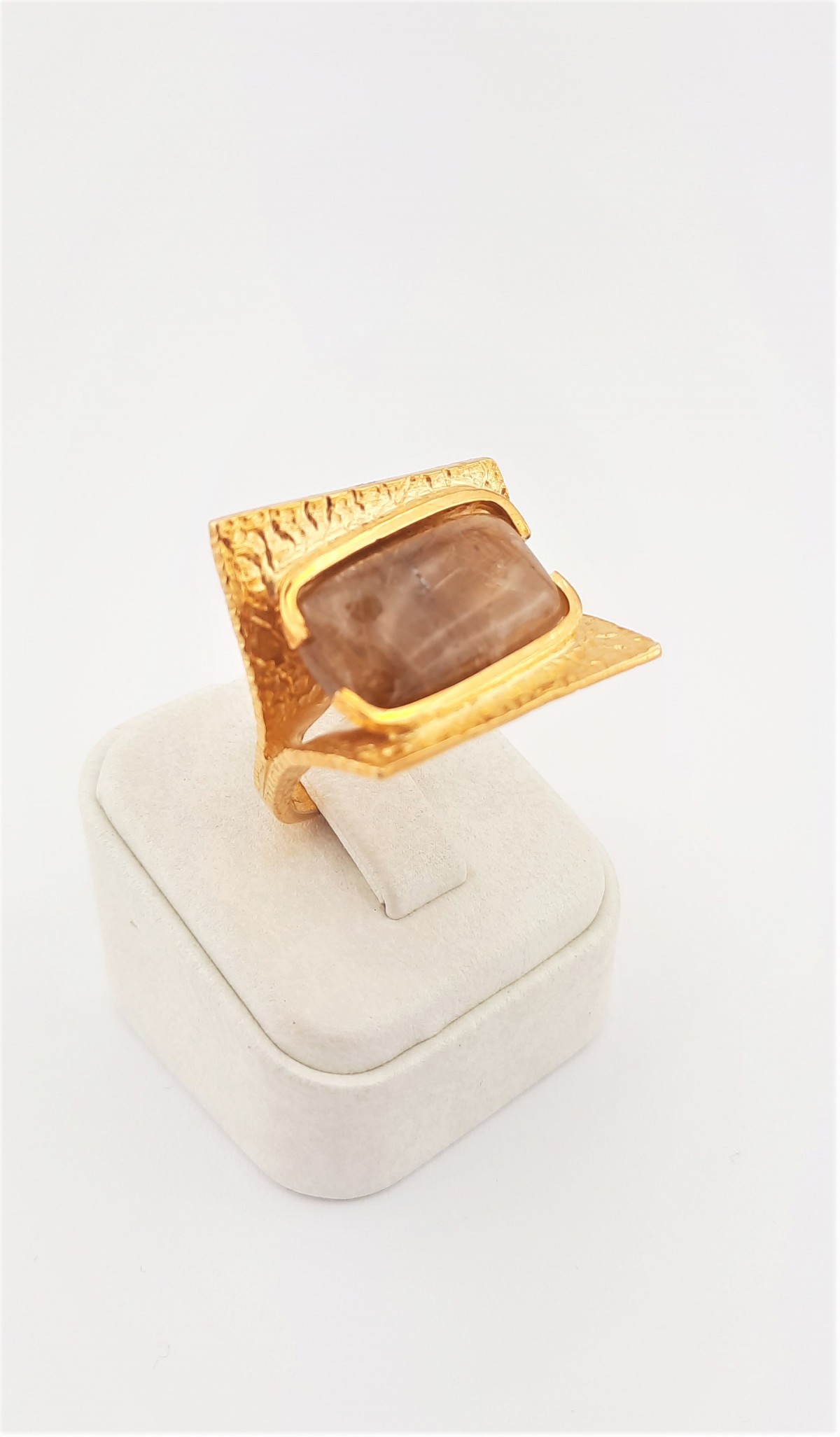 Dörtgen Model Rutilli Kuvars Taşlı Gümüş Yüzük Dörtgen Model Rutilli Kuvars Taşlı Gümüş Yüzük