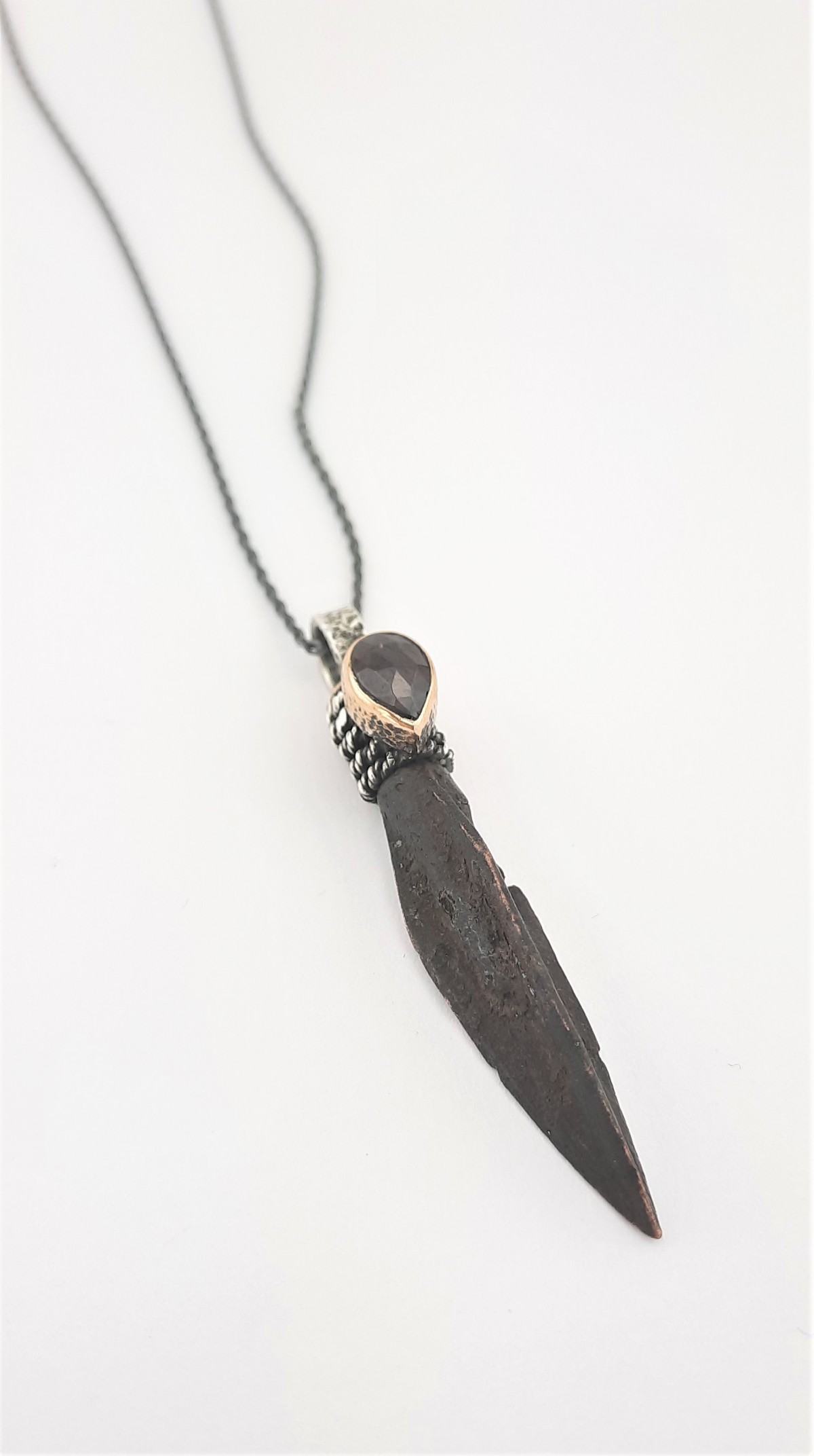 Garnet Taşlı Ok Ucu Gümüş Kolye Garnet Taşlı Ok Ucu Gümüş Kolye