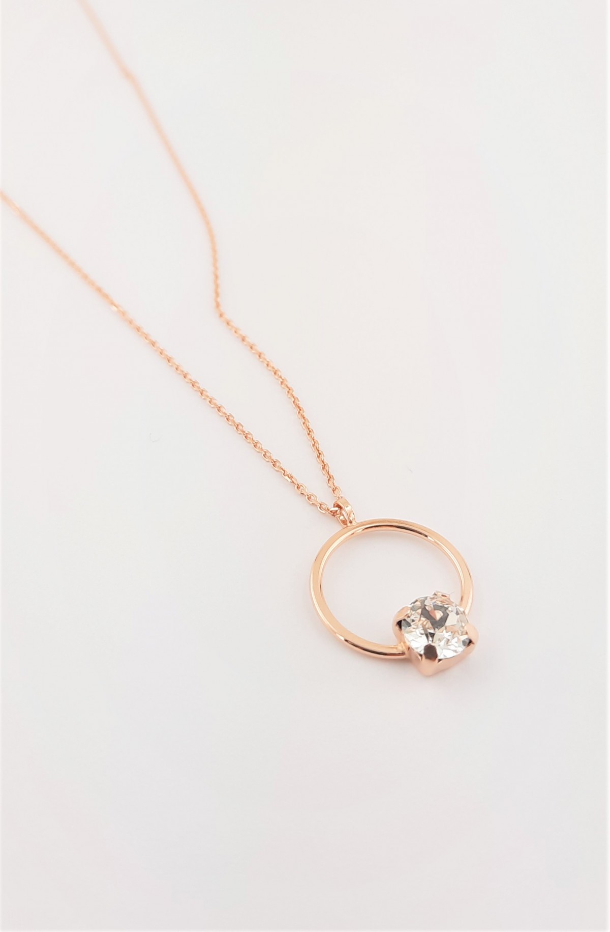Halka Üzerinde Swarovski Tektaşlı Gümüş Kolye