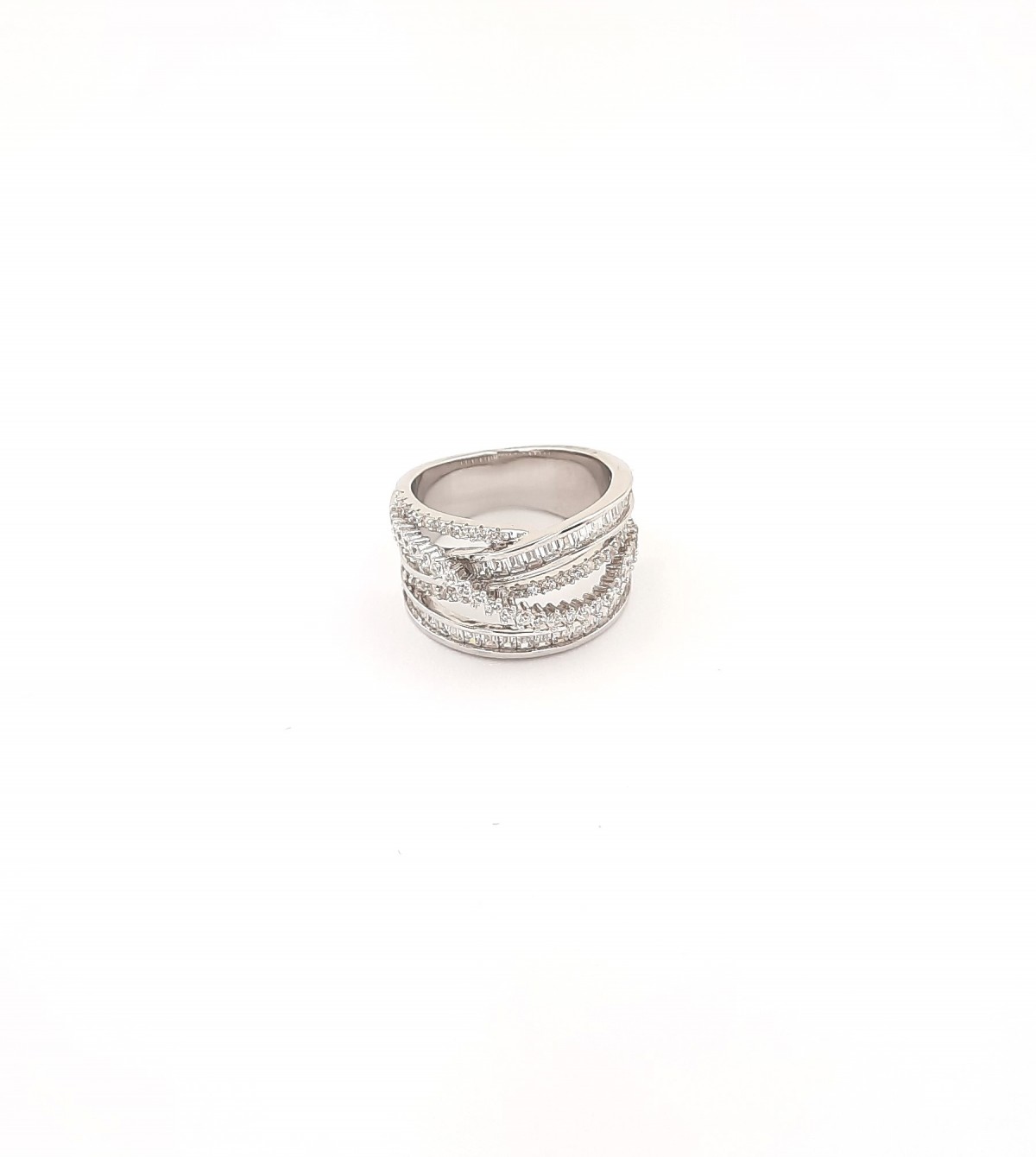 İki Sıra Baget Üç Sıra Minik Taşlı Gümüş Yüzük İki Sıra Baget Üç Sıra Minik Taşlı Gümüş Yüzük