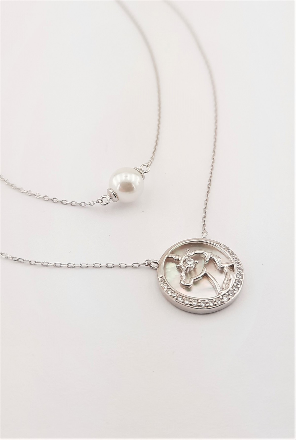 İnci Uçlu ve Sedefli Unicorn Uçlu İki Zincirli Gümüş Kolye İnci Uçlu ve Sedefli Unicorn Uçlu İki Zincirli Gümüş Kolye