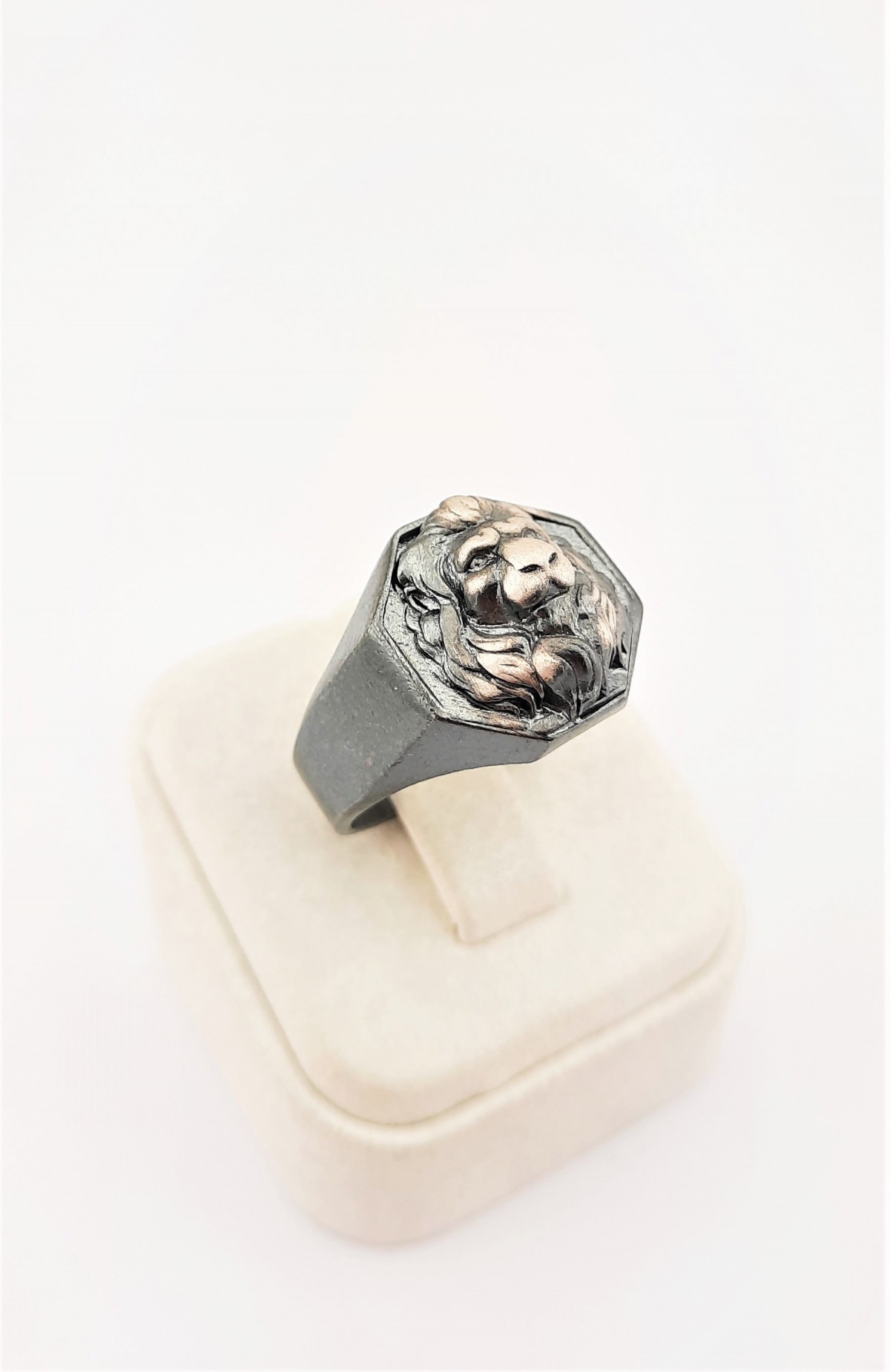 Kabartma Model Aslan Gümüş Yüzük