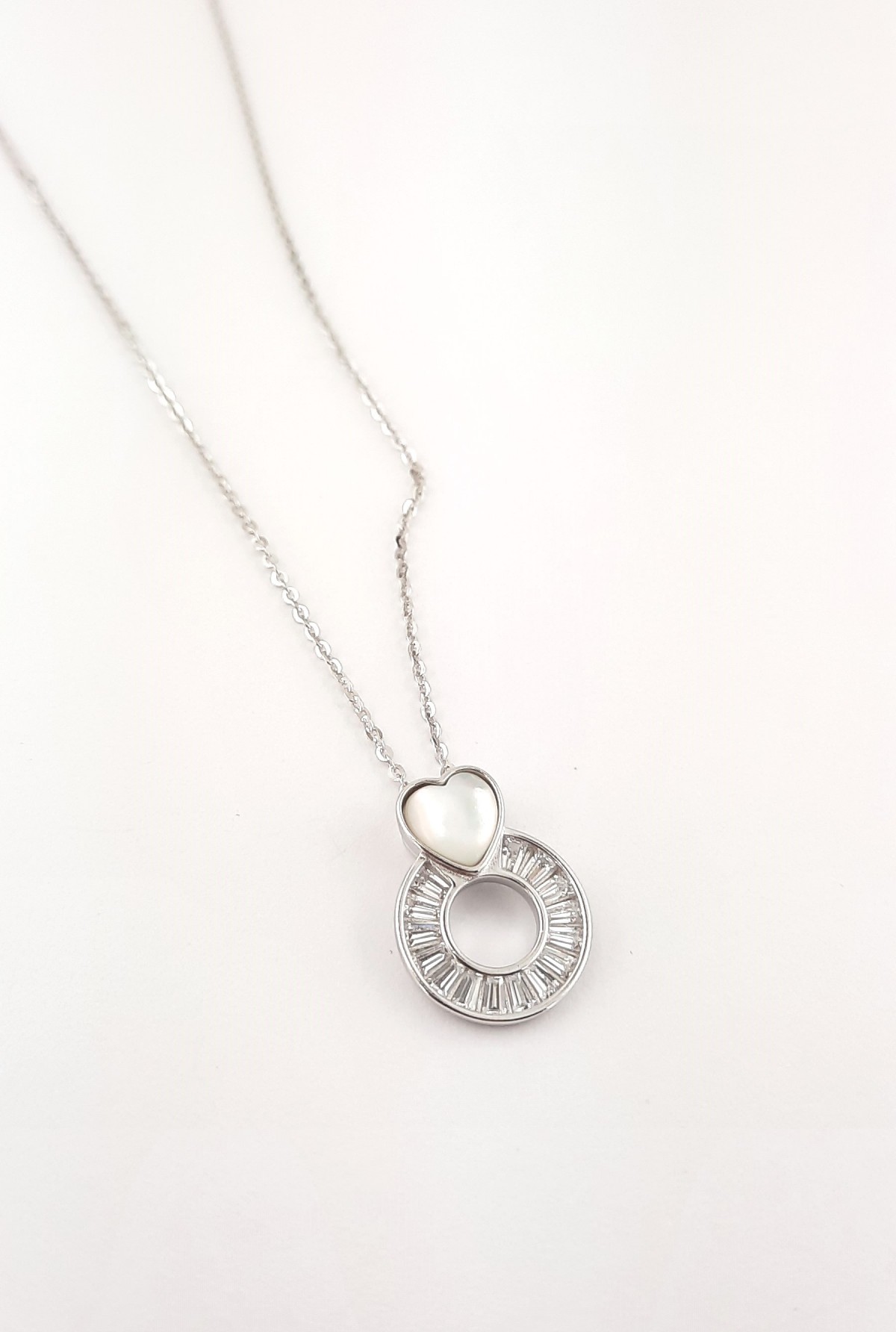 Kalp Kesim Kedi Gözü Taşlı Bagetli Daire Model Gümüş Kolye Kalp Kesim Kedi Gözü Taşlı Bagetli Daire Model Gümüş Kolye