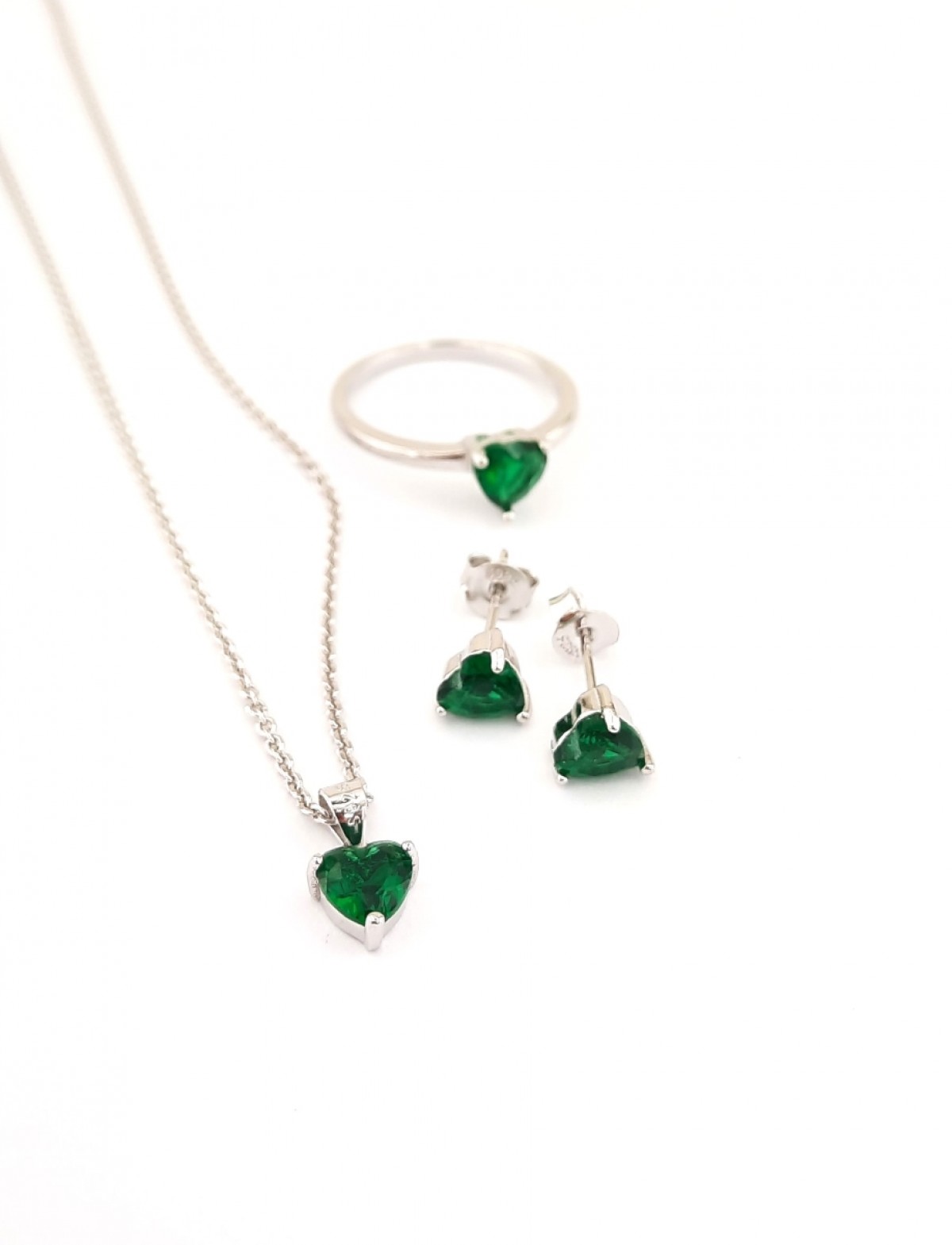 Kalp Kesim Zümrüt Renk Taşlı Gümüş Set Kalp Kesim Zümrüt Renk Taşlı Gümüş Set