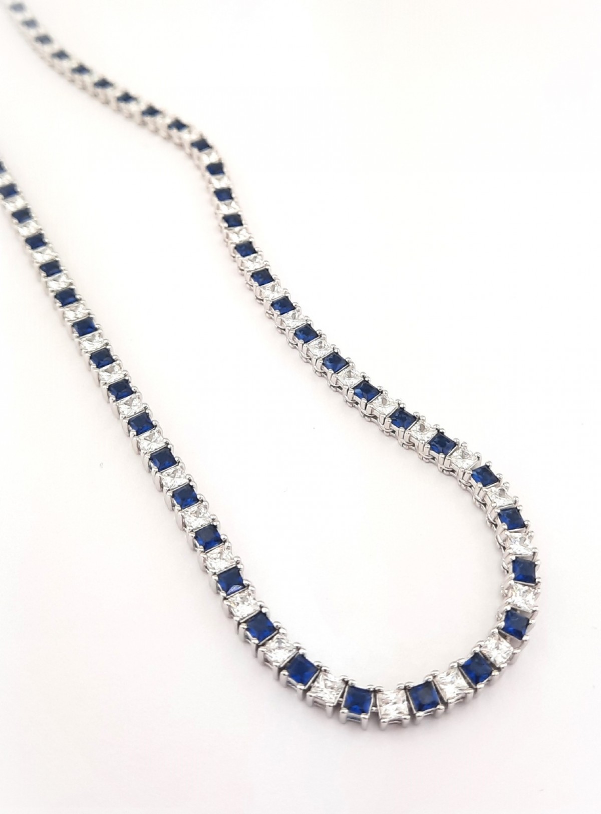 Lacivert ve Beyaz Renkli Prenses Kesim Taşlı Su Yolu Gümüş Kolye Lacivert ve Beyaz Renkli Prenses Kesim Taşlı Su Yolu Gümüş Kolye