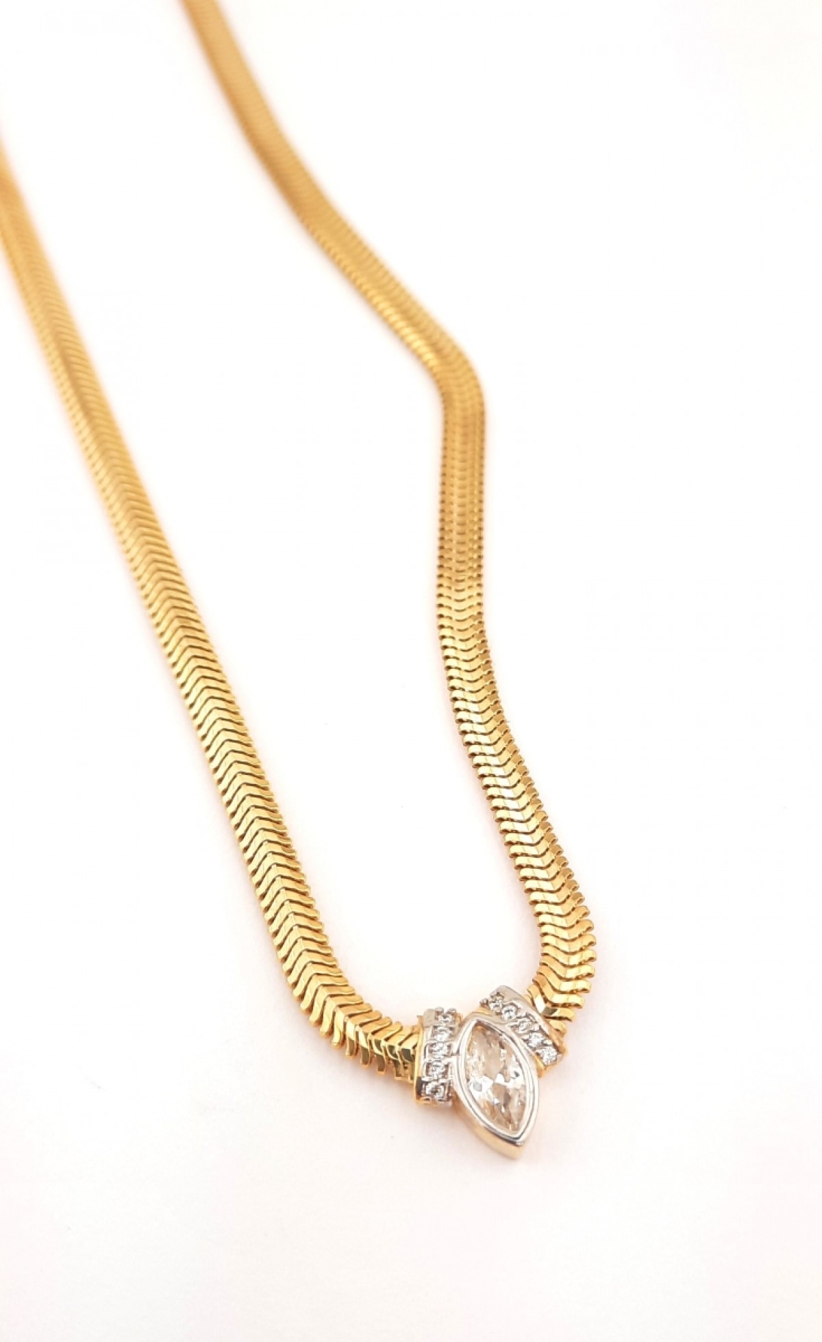 Markiz Kesim Taşlı Balık Sırtı Gümüş Zincir Kolye Markiz Kesim Taşlı Balık Sırtı Gümüş Zincir Kolye