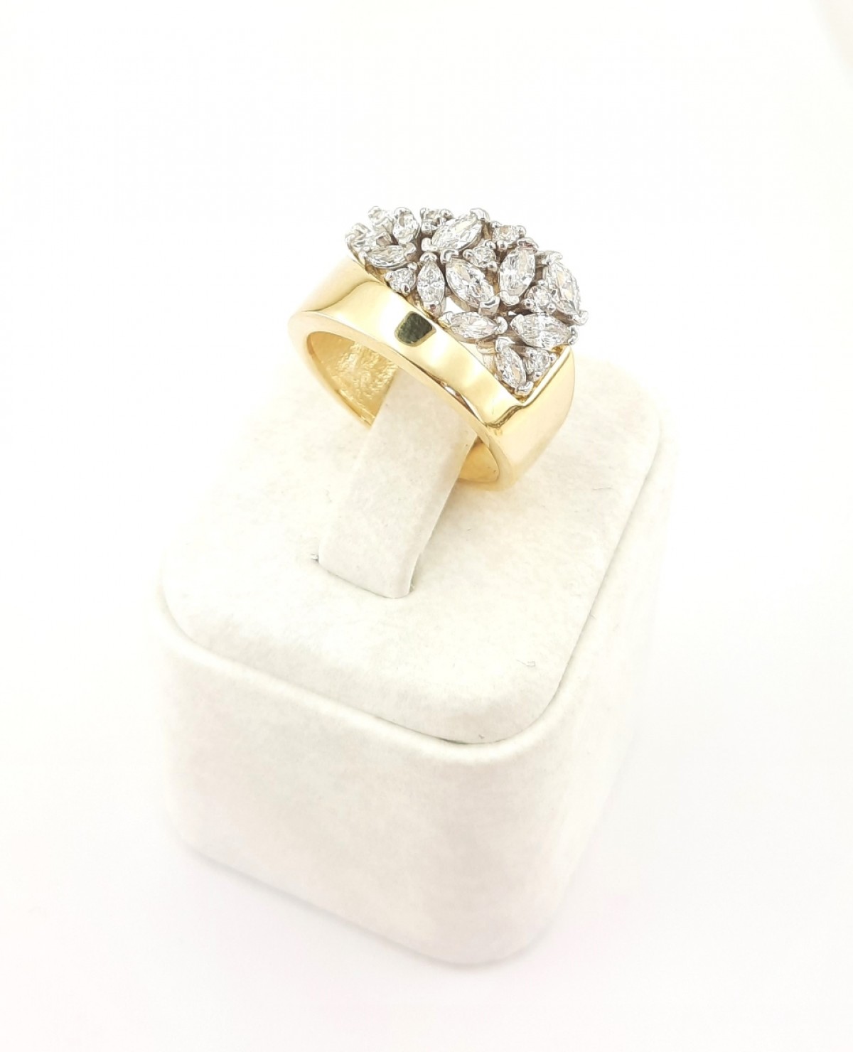 Markiz Kesim Taşlı Trend Gümüş Yüzük Markiz Kesim Taşlı Trend Gümüş Yüzük