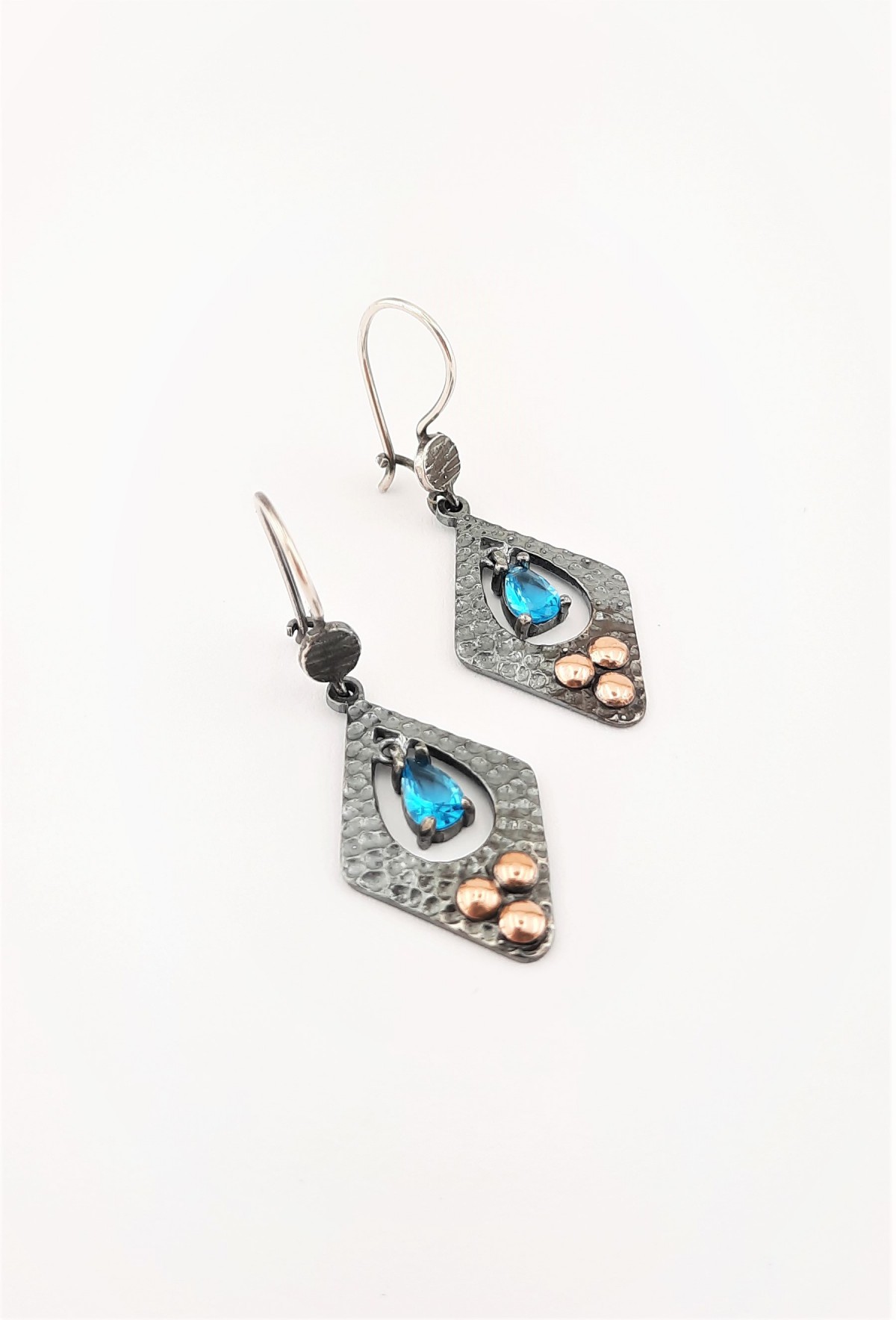 Mavi Kuvars Taşlı Dörtgen Model Gümüş Küpe Mavi Kuvars Taşlı Dörtgen Model Gümüş Küpe