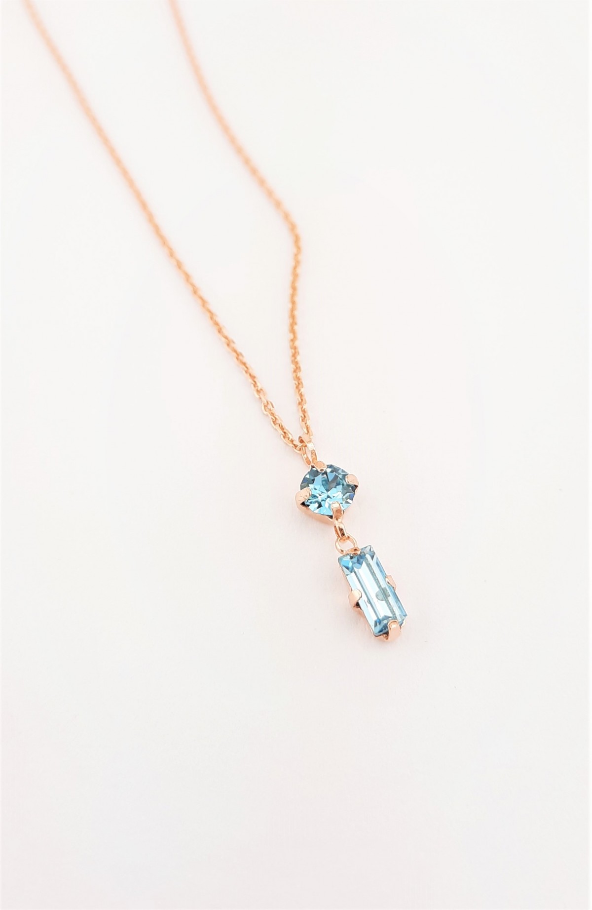 Mavi Renkli Baget Kesim Minik Swarovski Taşlı Gümüş Kolye