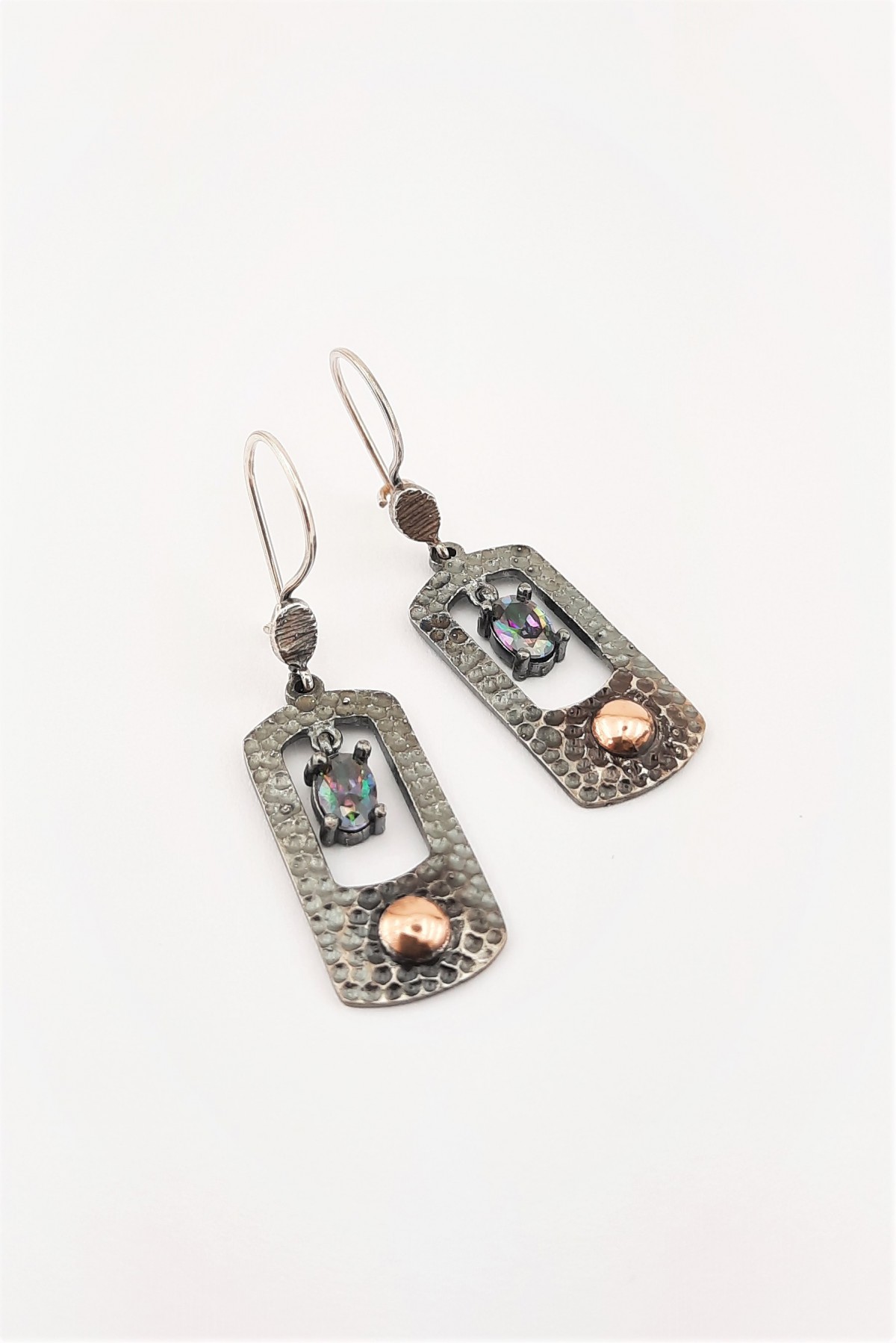 Mistik Topaz Taşlı Dikdörtgen Model Gümüş Küpe Mistik Topaz Taşlı Dikdörtgen Model Gümüş Küpe