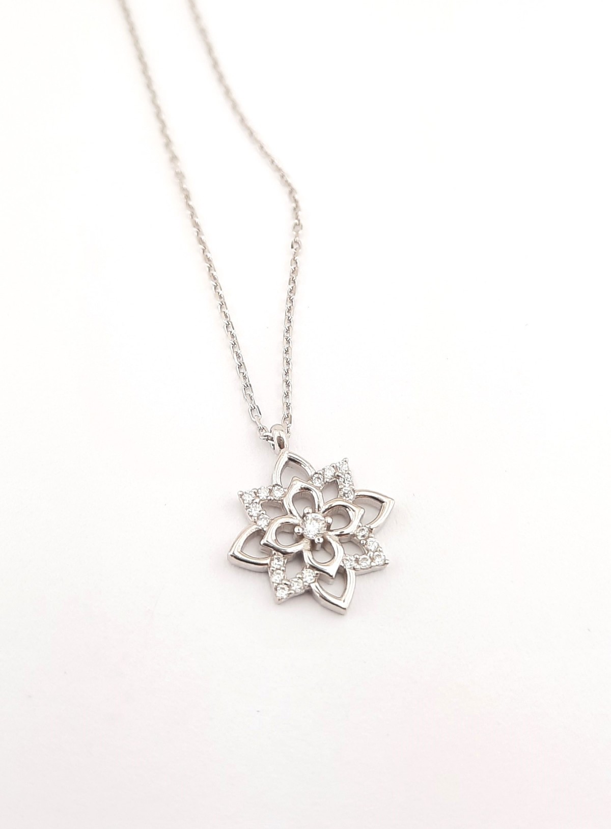 Nilüfer Çiçeği Gümüş Kolye Nilüfer Çiçeği Gümüş Kolye