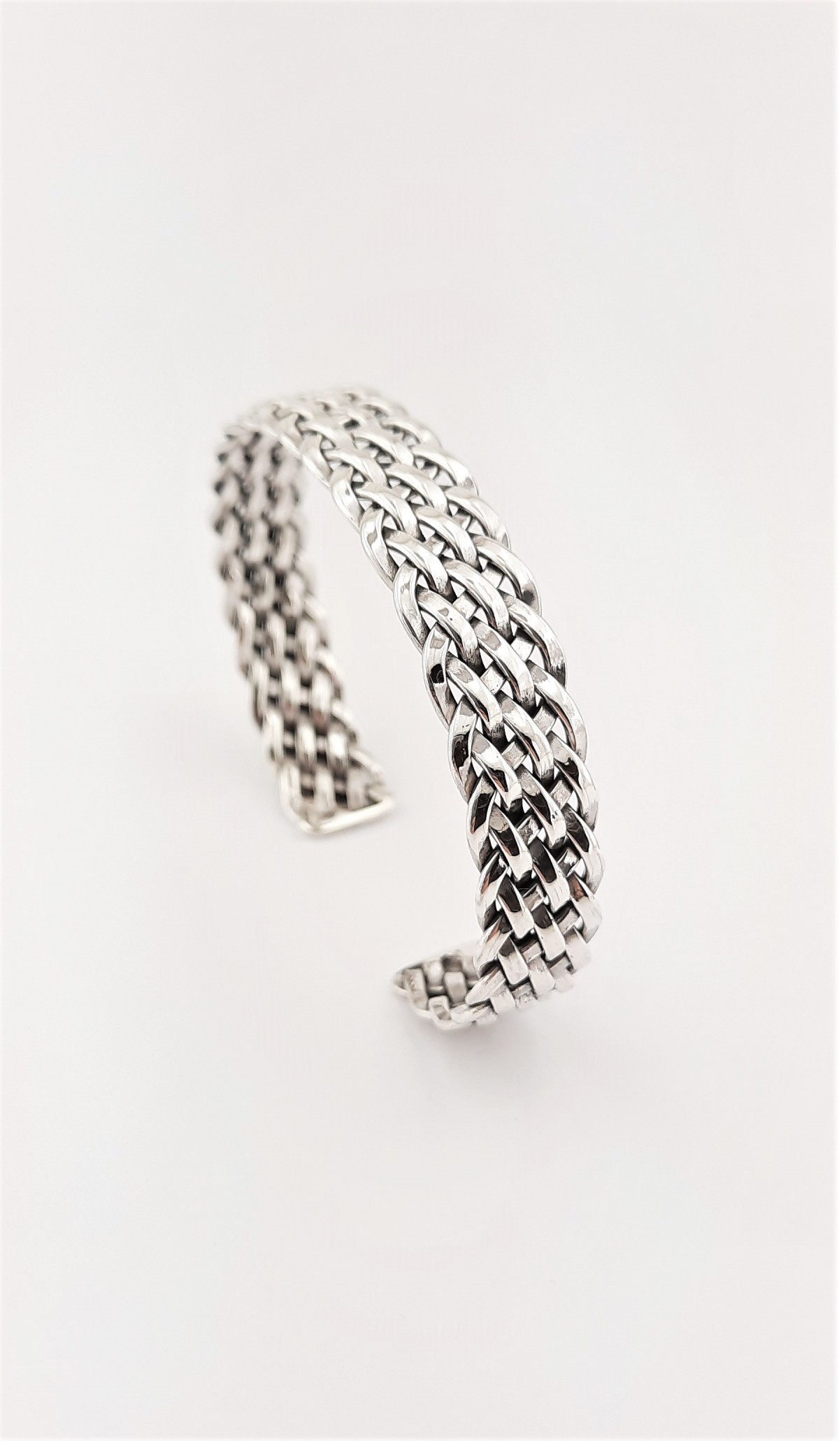 Örgülü Tasarım Gümüş Bilezik Örgülü Tasarım Gümüş Bilezik