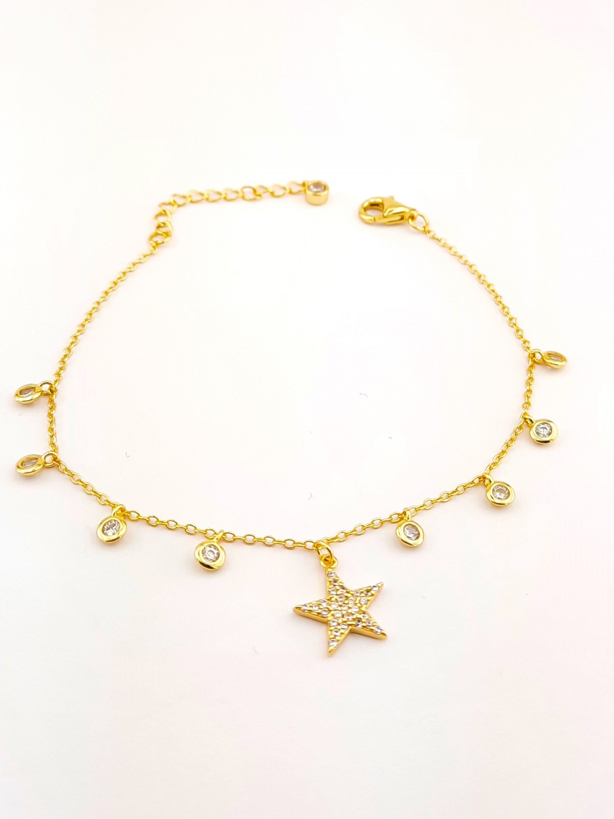 Ortası Yıldız Modelli Sallantılı Taşlı Gümüş Bileklik Ortası Yıldız Modelli Sallantılı Taşlı Gümüş Bileklik