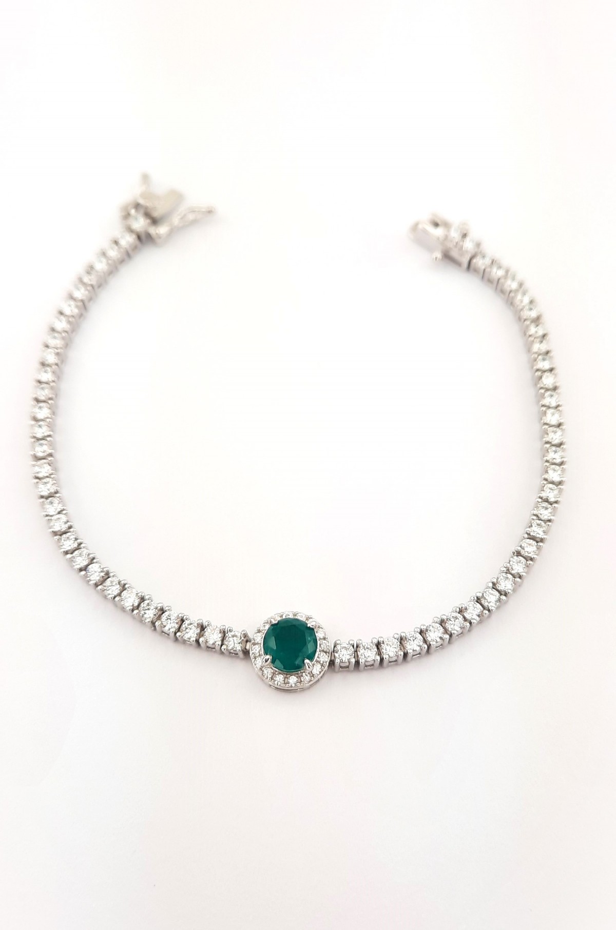 Ortası Yuvarlak Yeşil Taşlı Su Yolu Gümüş Bileklik Ortası Yuvarlak Yeşil Taşlı Su Yolu Gümüş Bileklik