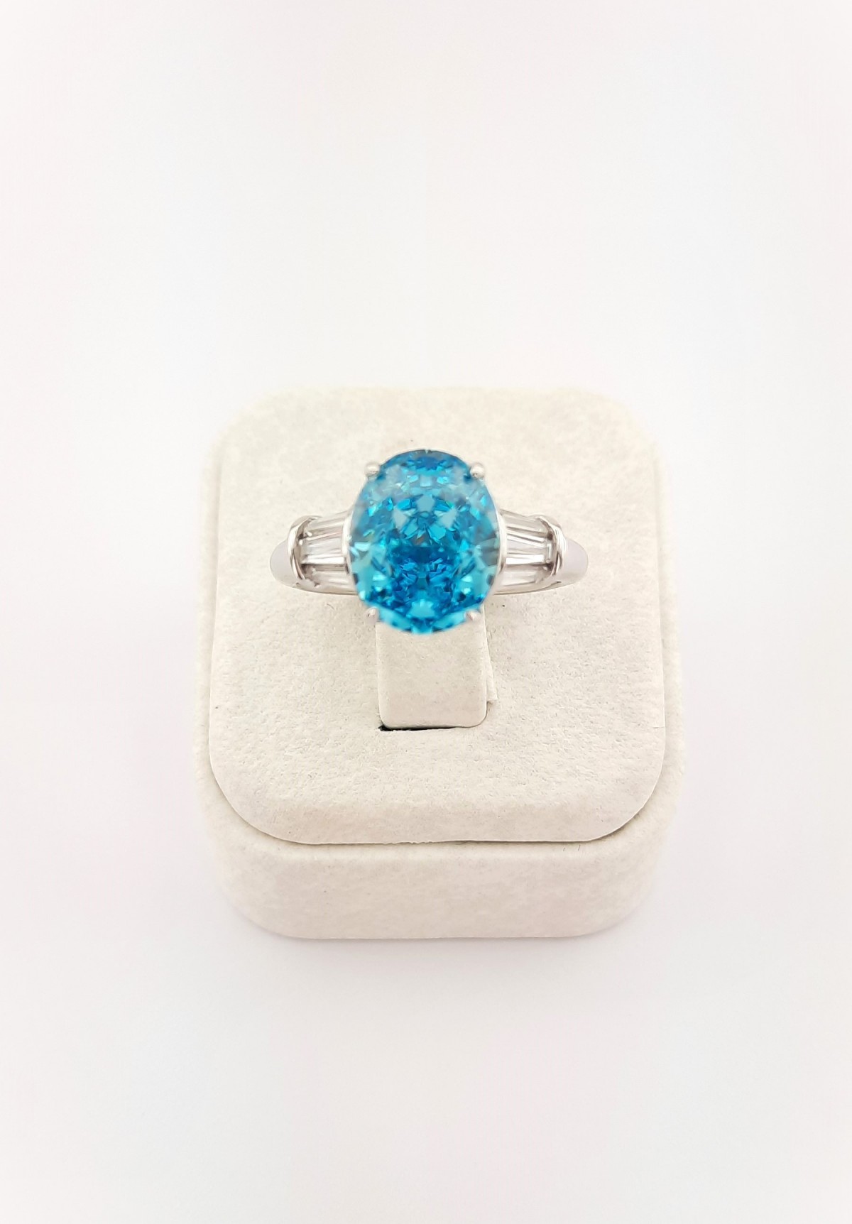 Oval Kesim Açık Mavi Taşlı Gümüş Yüzük Oval Kesim Açık Mavi Taşlı Gümüş Yüzük