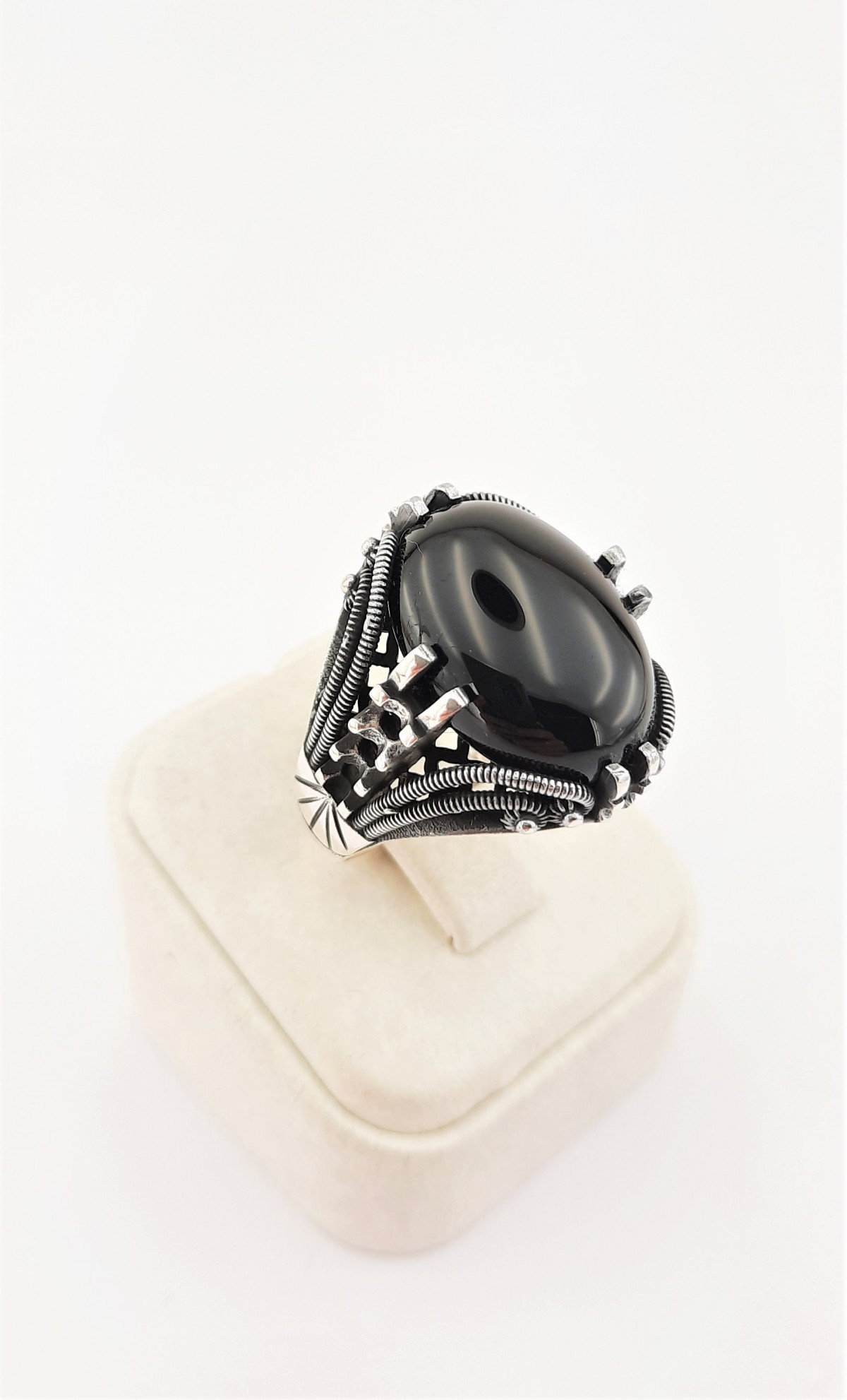 Oval Kesim Onix Taşlı Gümüş Yüzük