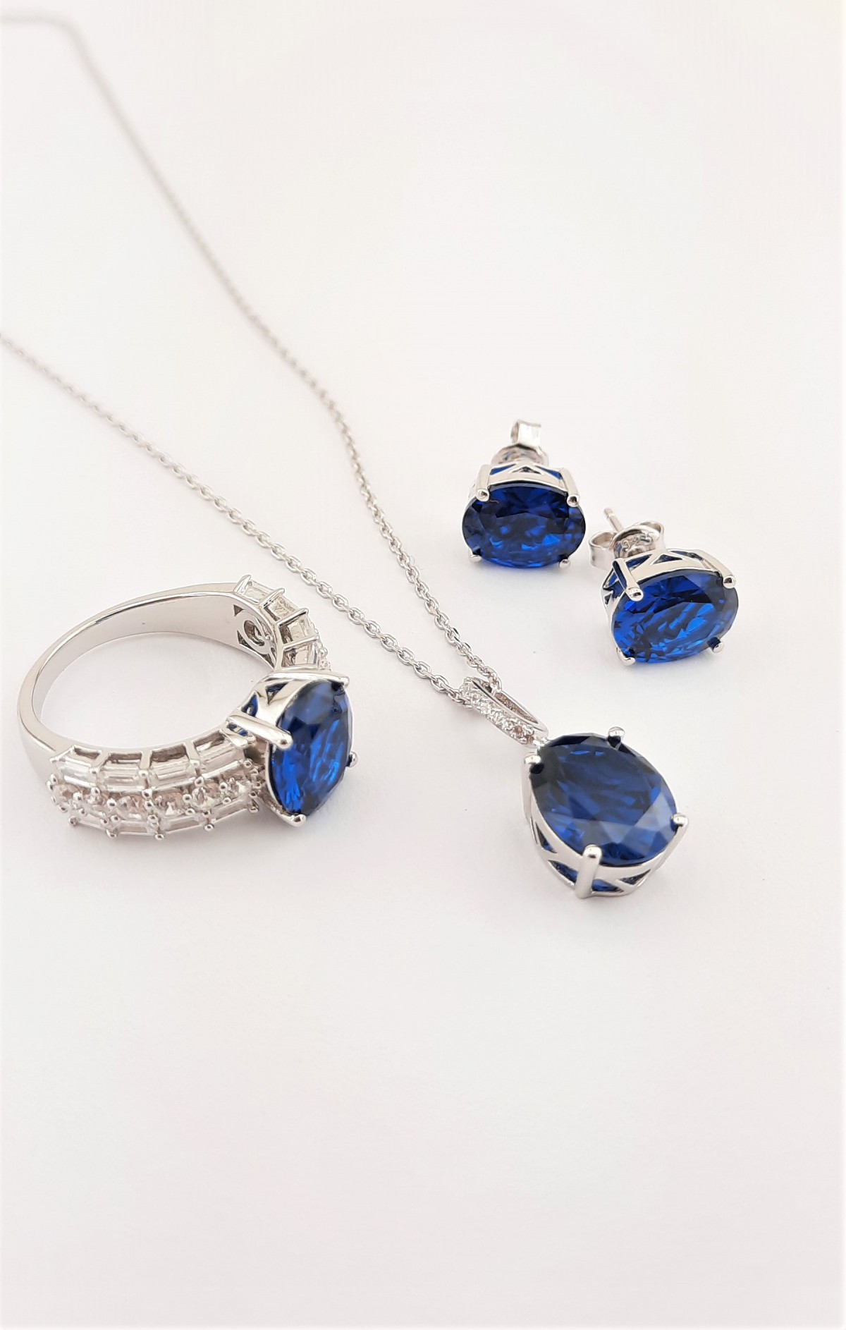 Oval Kesim Safir Renk Taşlı Gümüş Set Oval Kesim Safir Renk Taşlı Gümüş Set