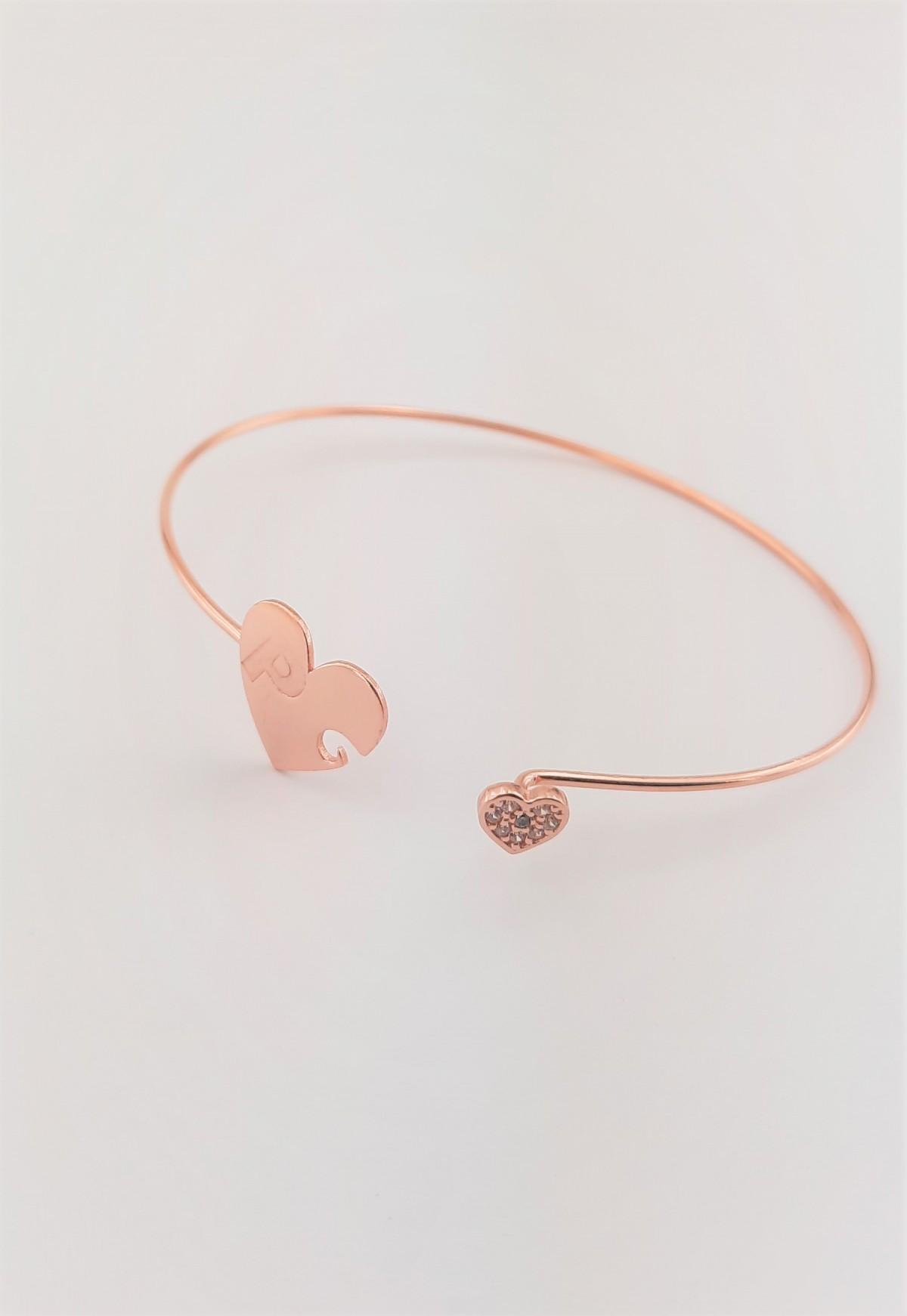 P Harfli Kalpli Gümüş Bilezik P Harfli Kalpli Gümüş Bilezik