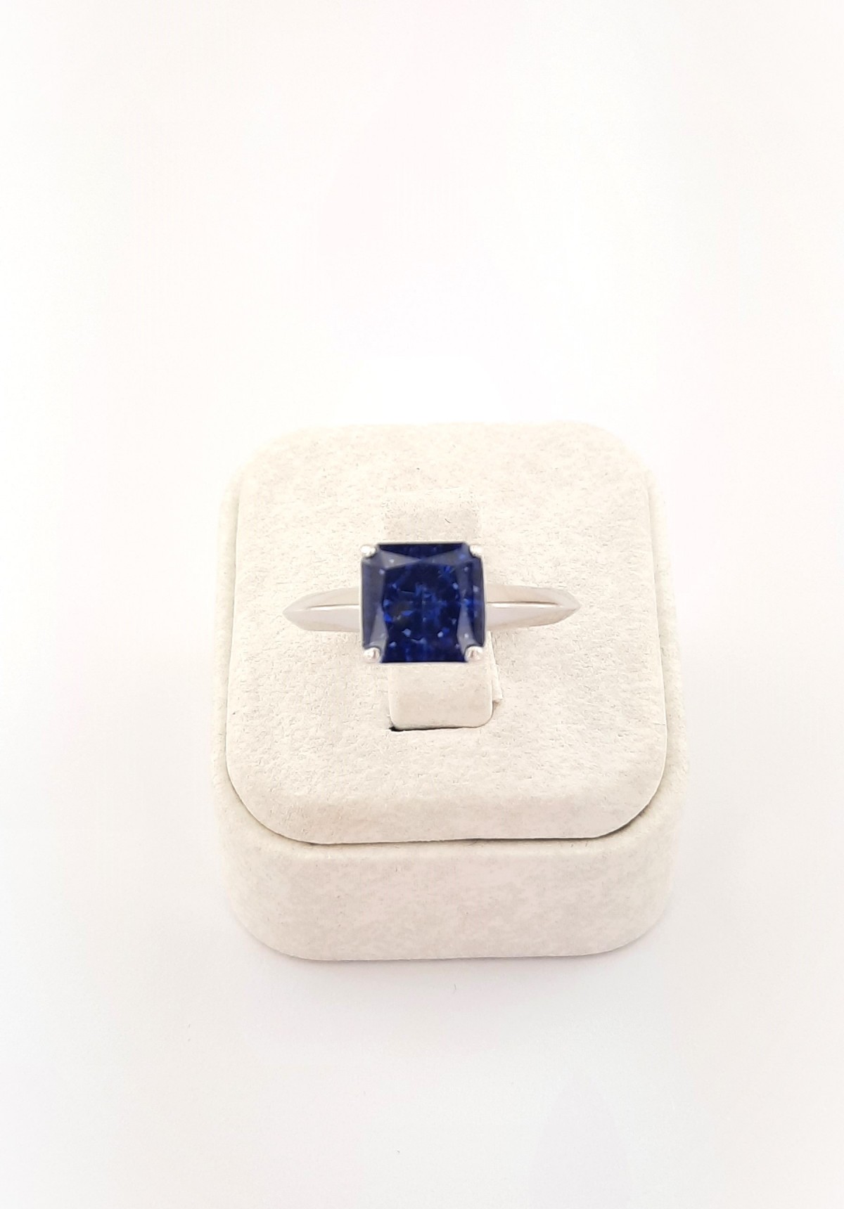 Prenses Kesim Açık Lacivert Taşlı Gümüş Yüzük Prenses Kesim Açık Lacivert Taşlı Gümüş Yüzük