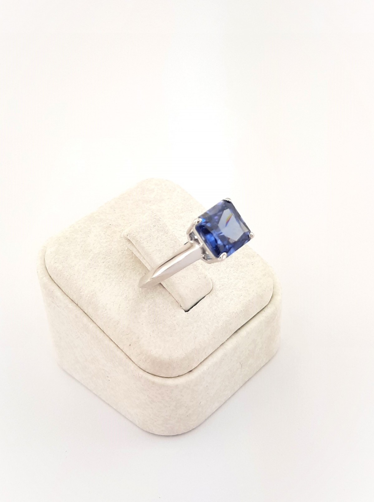 Prenses Kesim Açık Lacivert Taşlı Gümüş Yüzük Prenses Kesim Açık Lacivert Taşlı Gümüş Yüzük