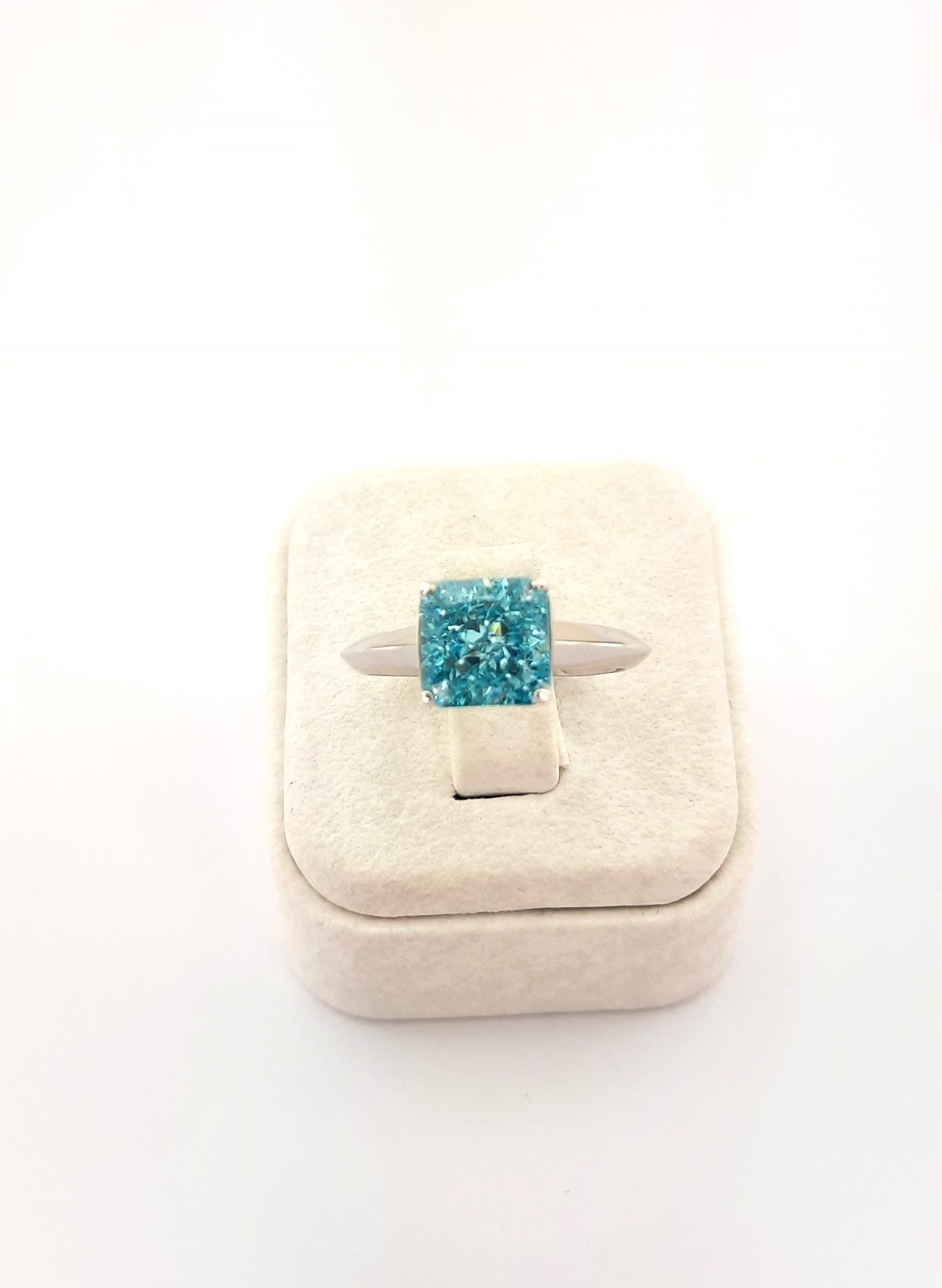 Prenses Kesim Açık Mavi Taşlı Gümüş Yüzük Prenses Kesim Açık Mavi Taşlı Gümüş Yüzük