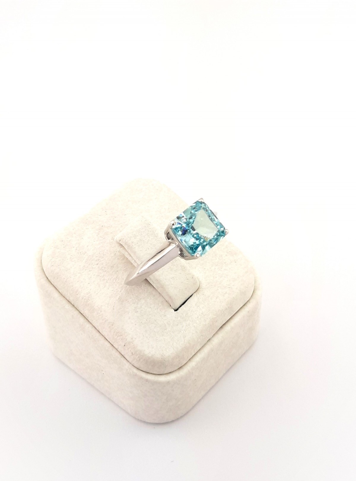 Prenses Kesim Açık Mavi Taşlı Gümüş Yüzük Prenses Kesim Açık Mavi Taşlı Gümüş Yüzük