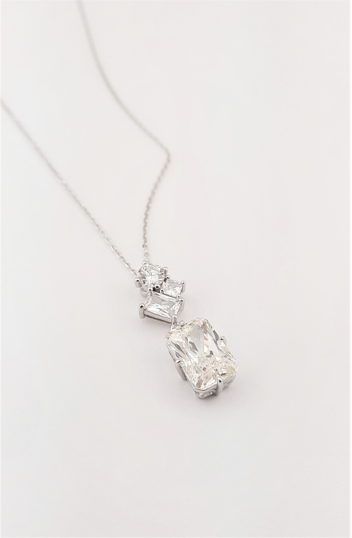 Prenses, Yuvarlak ve Radiant Kesim Taşlı Gümüş Kolye Prenses, Yuvarlak ve Radiant Kesim Taşlı Gümüş Kolye