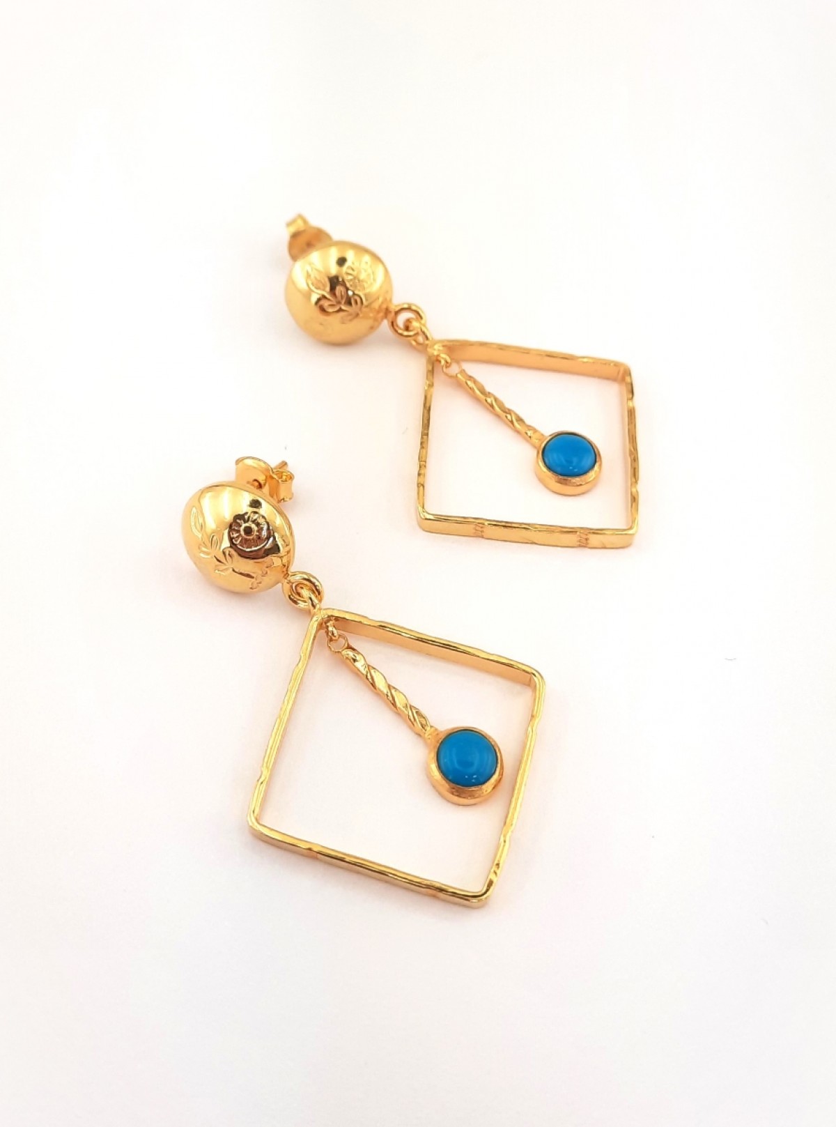 Sallantılı Kare Model Turkuaz Taşlı Trend Gümüş Küpe Sallantılı Kare Model Turkuaz Taşlı Trend Gümüş Küpe