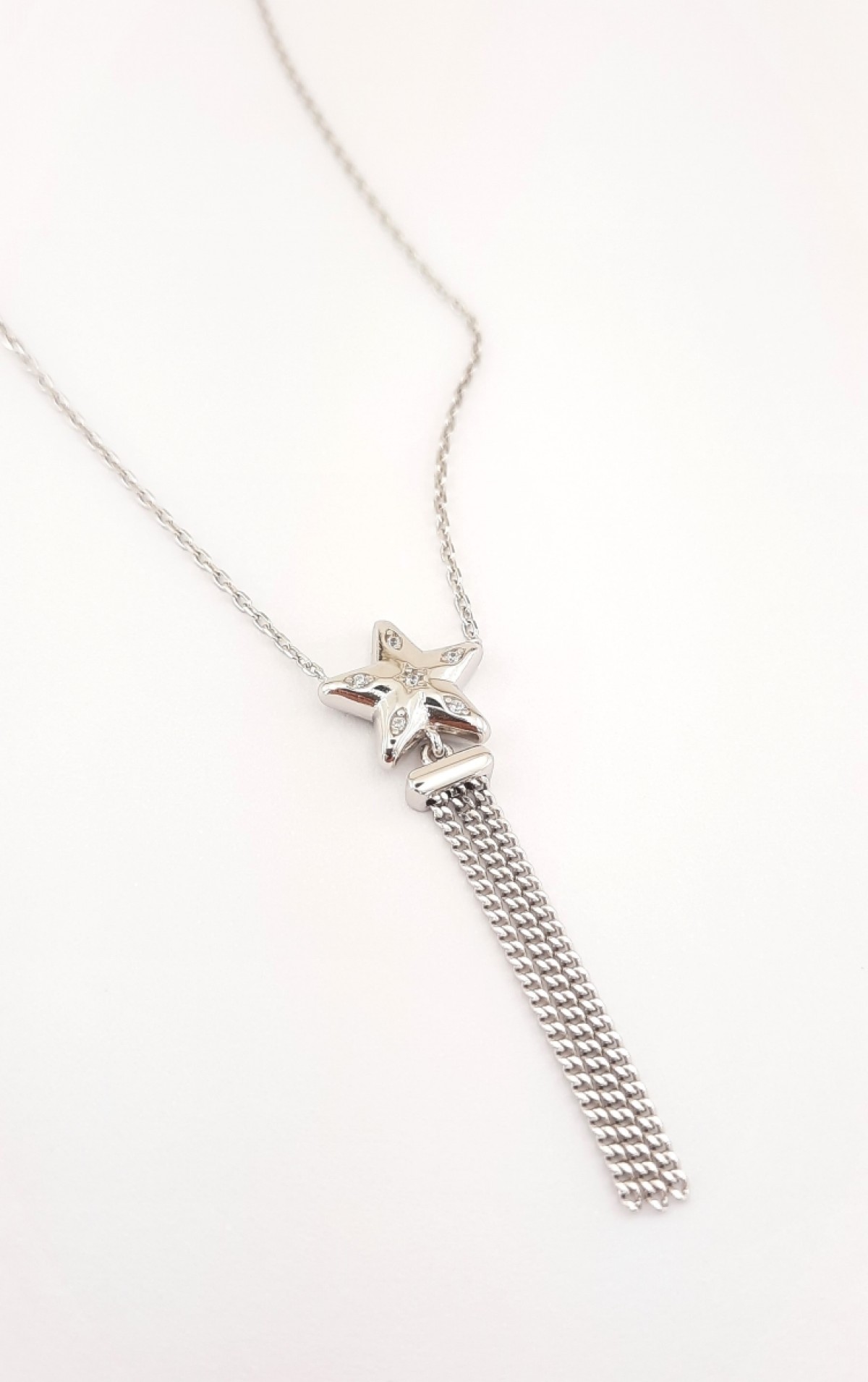 Sallantılı Zincirli Yıldız Gümüş Kolye Sallantılı Zincirli Yıldız Gümüş Kolye