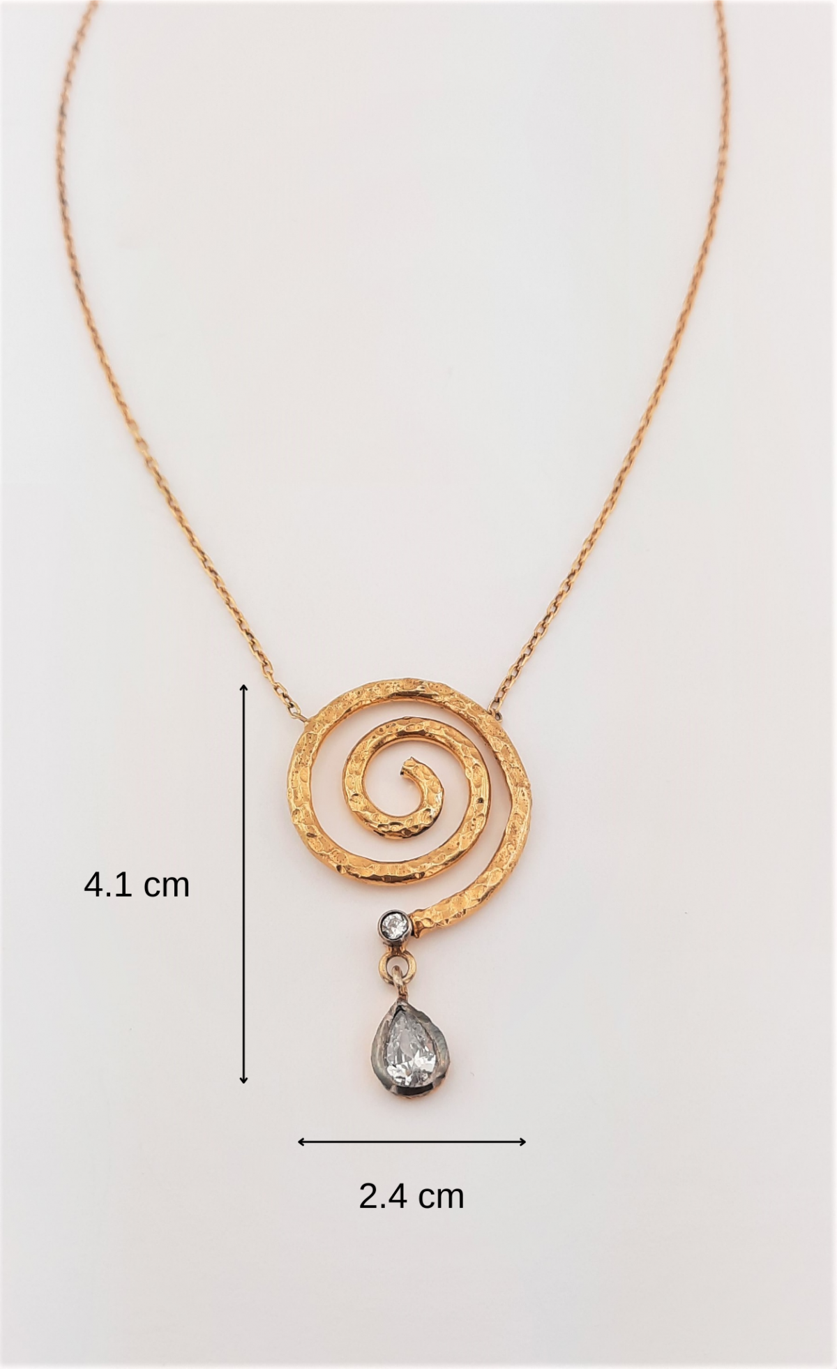 Sarmal Model Damla Taşlı Gümüş Kolye Sarmal Model Damla Taşlı Gümüş Kolye