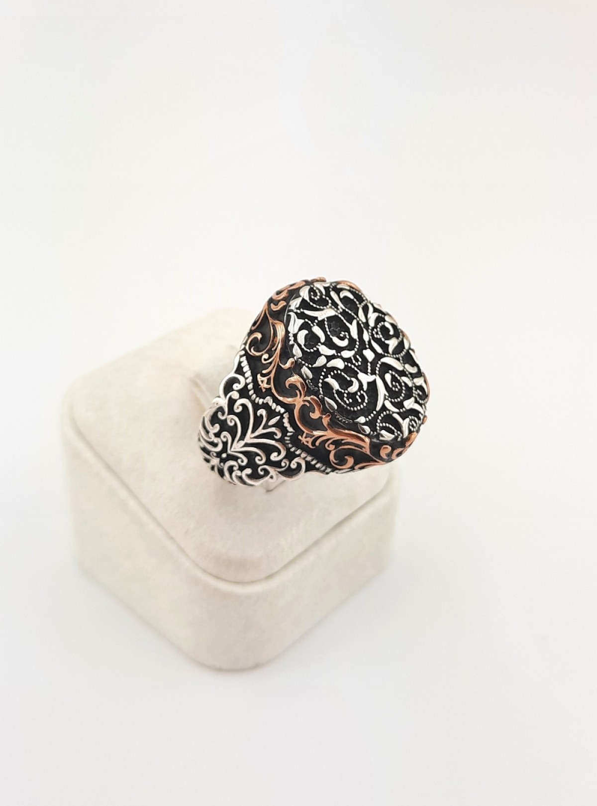 Sarmaşık Lale Desenli Gümüş Erkek Yüzük Sarmaşık Lale Desenli Gümüş Erkek Yüzük