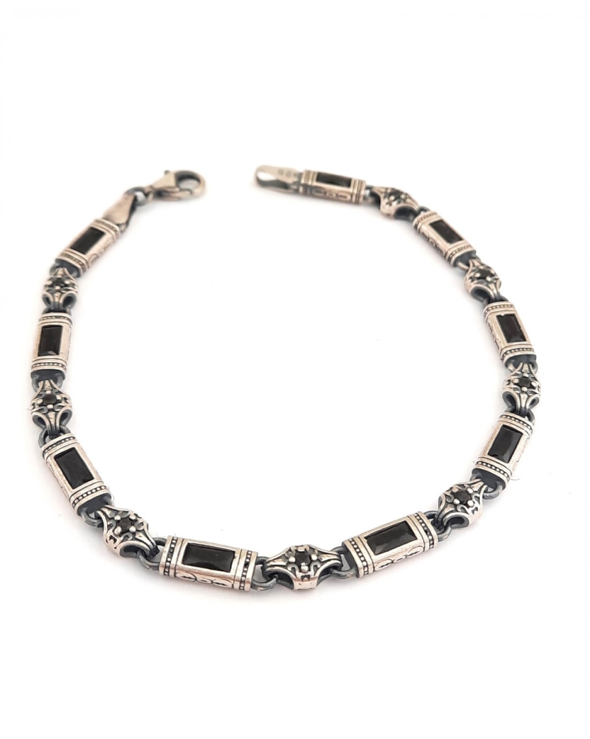 Siyah Taşlı Desenli Gümüş Bileklik Siyah Taşlı Desenli Gümüş Bileklik