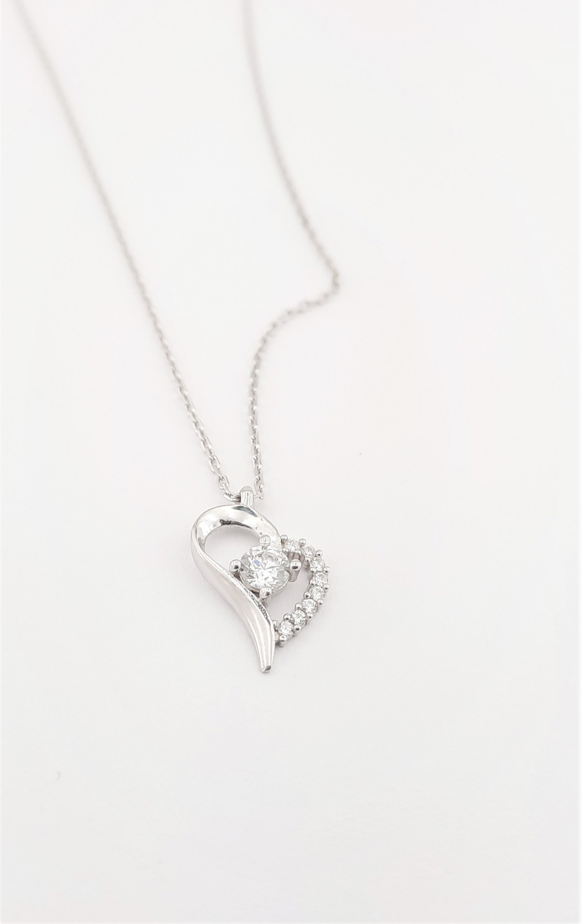 Swarovski Taşlı Kalp Modelli Gümüş Kolye Swarovski Taşlı Kalp Modelli Gümüş Kolye
