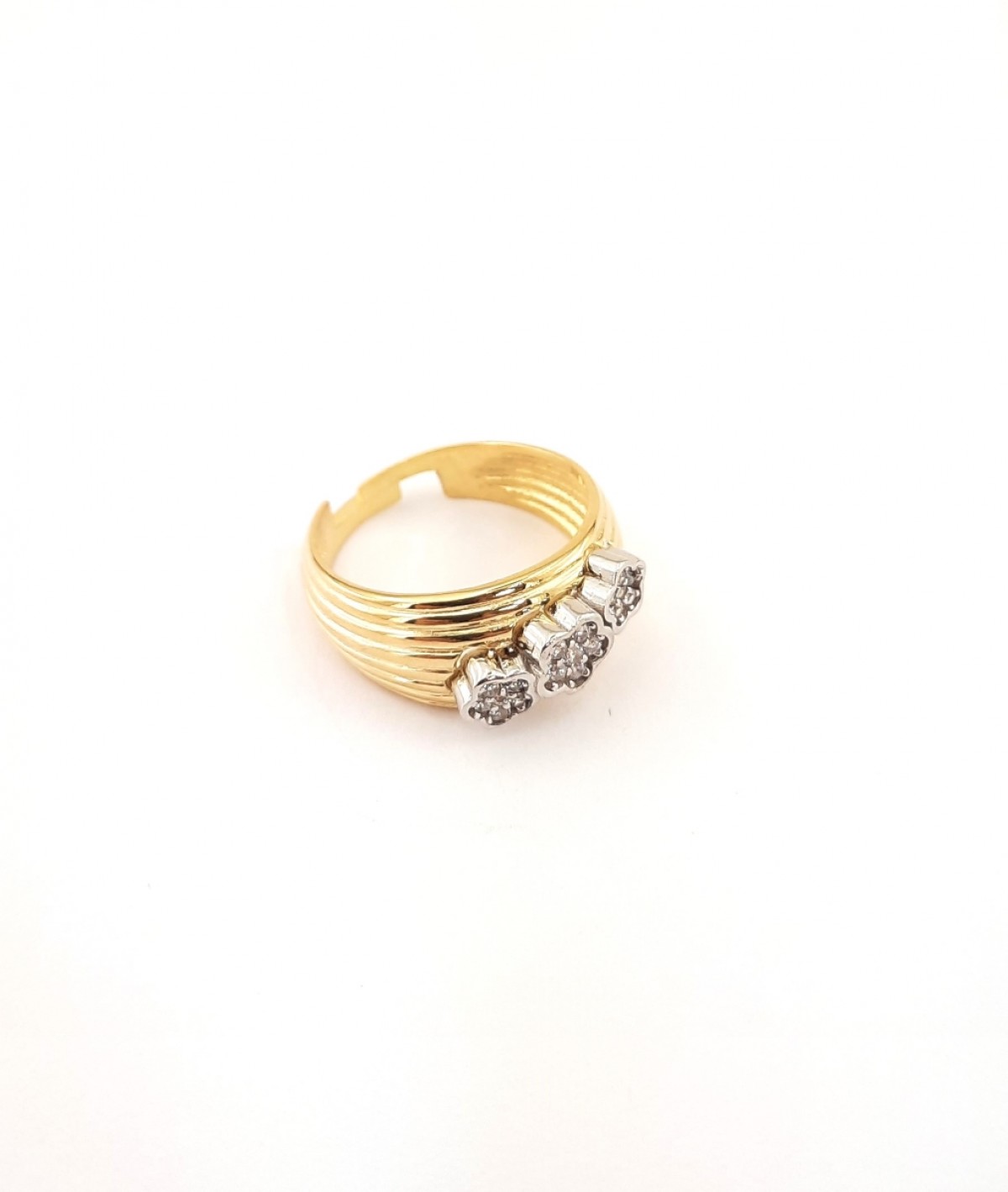 Taşlı Üç Çiçekli Gümüş Yüzük Taşlı Üç Çiçekli Gümüş Yüzük