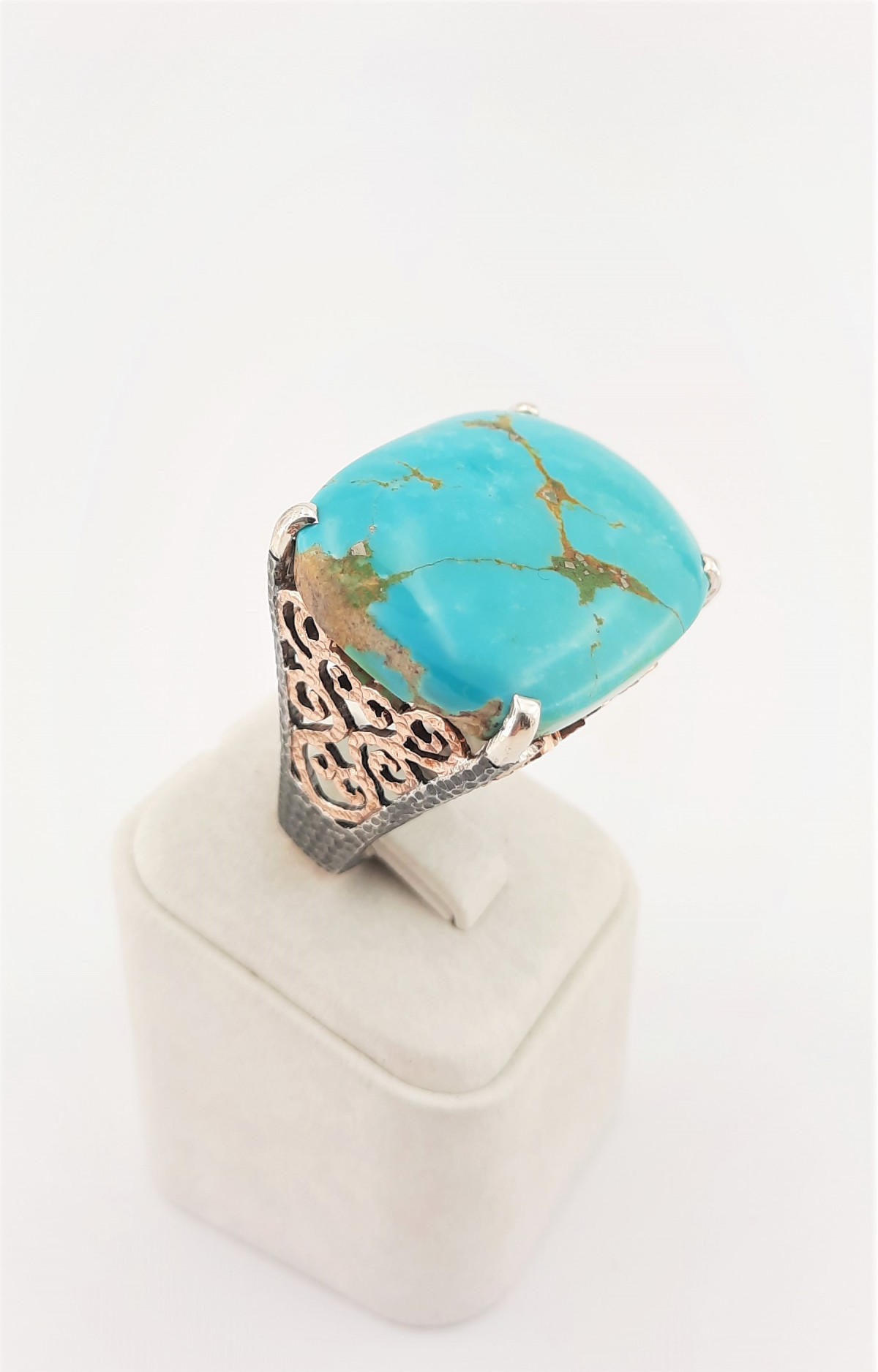 Turkuaz Taşlı Yanları Kıvrımlı Desen Tasarım Gümüş Yüzük Turkuaz Taşlı Yanları Kıvrımlı Desen Tasarım Gümüş Yüzük