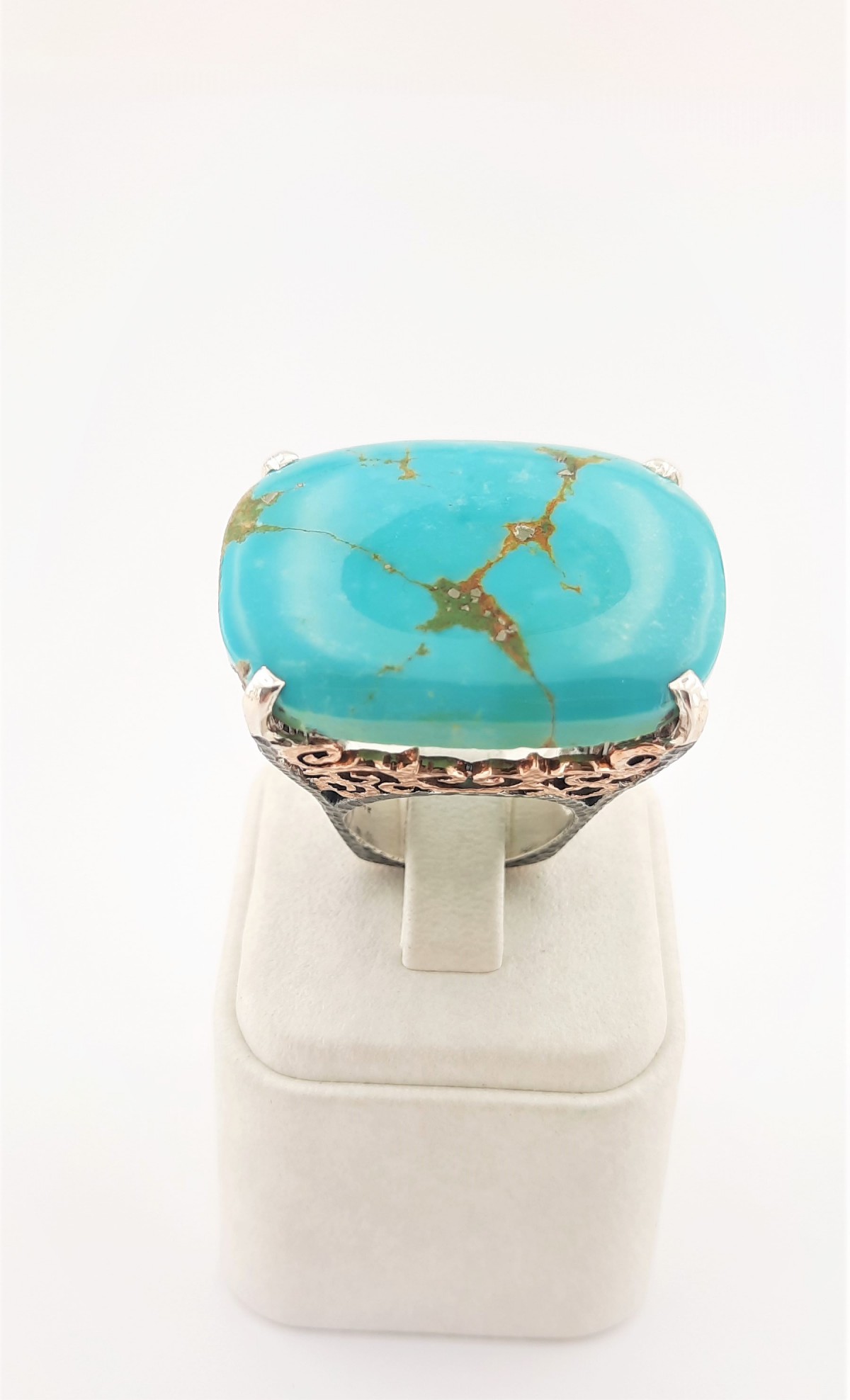 Turkuaz Taşlı Yanları Kıvrımlı Desen Tasarım Gümüş Yüzük Turkuaz Taşlı Yanları Kıvrımlı Desen Tasarım Gümüş Yüzük