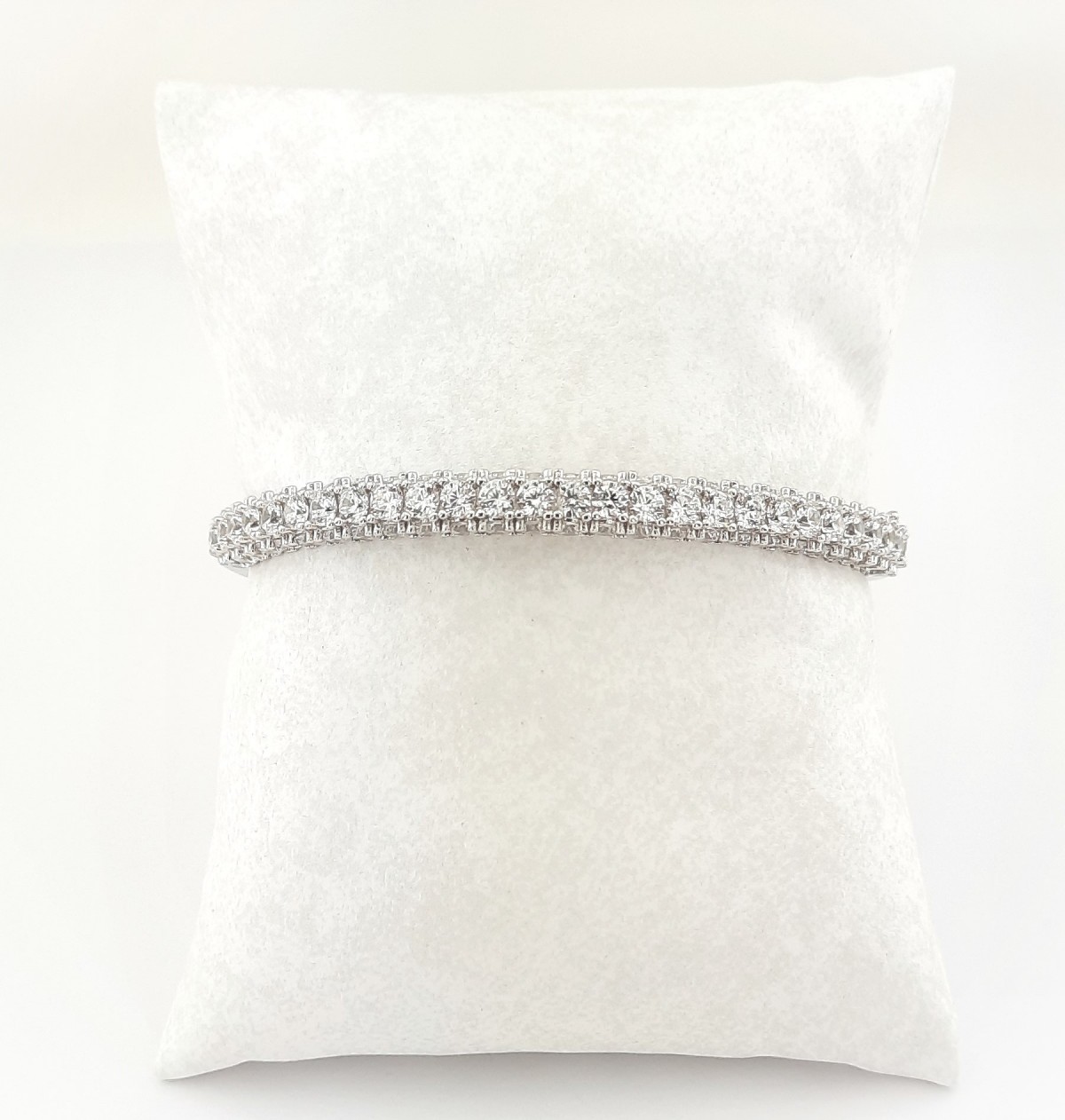 Yanları ve Üzeri Taşlı Gümüş Bilezik Yanları ve Üzeri Taşlı Gümüş Bilezik