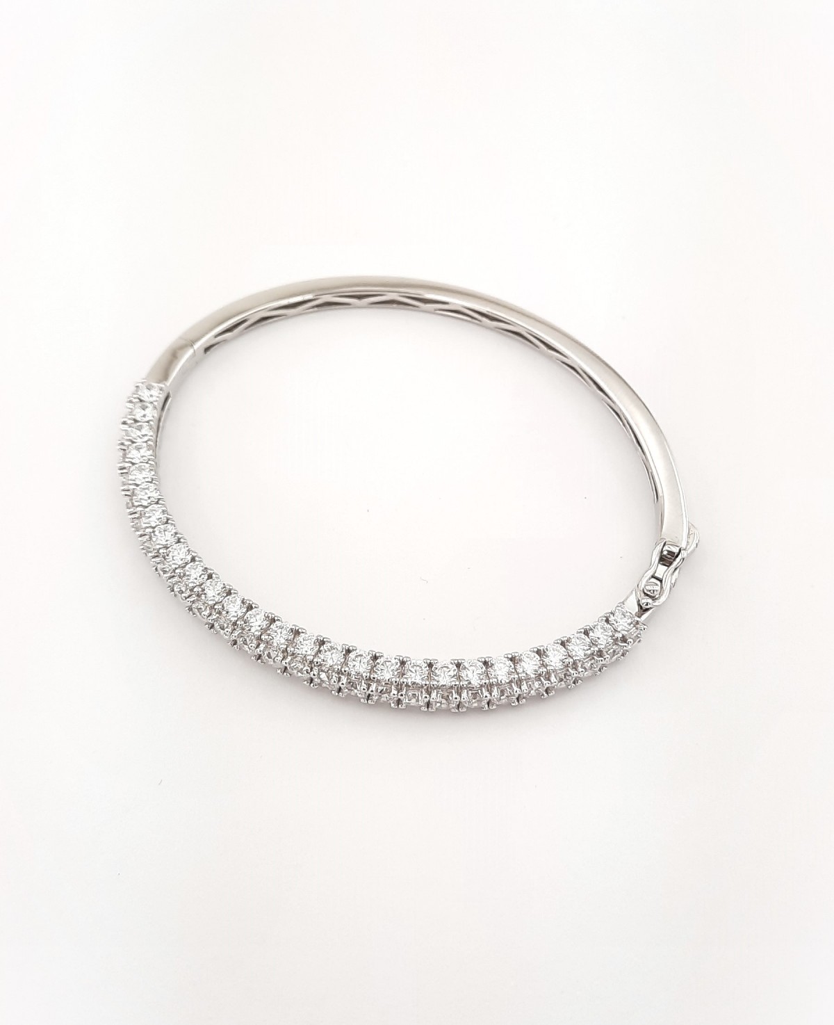 Yanları ve Üzeri Taşlı Gümüş Bilezik Yanları ve Üzeri Taşlı Gümüş Bilezik