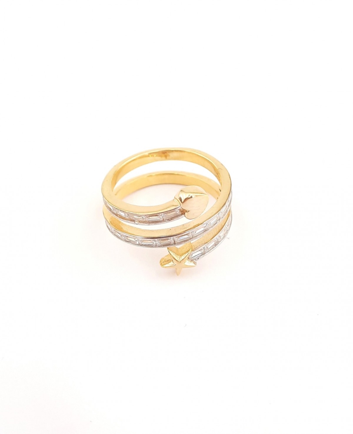 Yıldızlı ve Kalpli Baget Taşlı Trend Gold Gümüş Yüzük Yıldızlı ve Kalpli Baget Taşlı Trend Gold Gümüş Yüzük