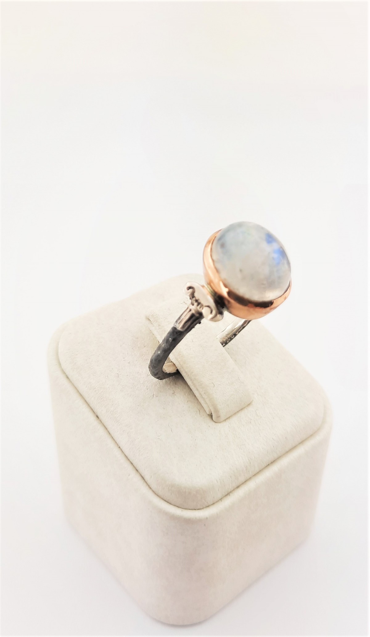 Yüksek Montürlü Ay Taşı Gümüş Yüzük Yüksek Montürlü Ay Taşı Gümüş Yüzük