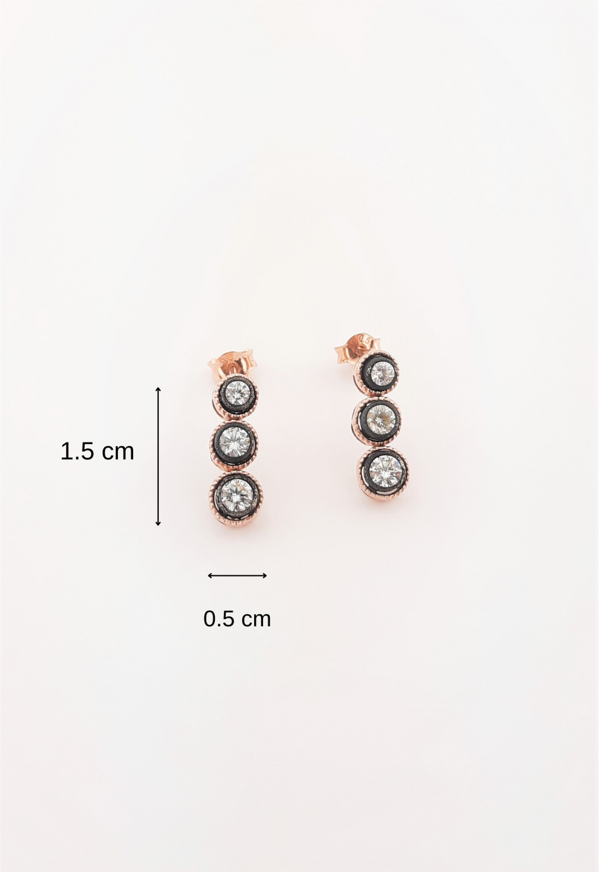 Yuvarlak Taşlı Tria Elmas Montür Gümüş Küpe Yuvarlak Taşlı Tria Elmas Montür Gümüş Küpe