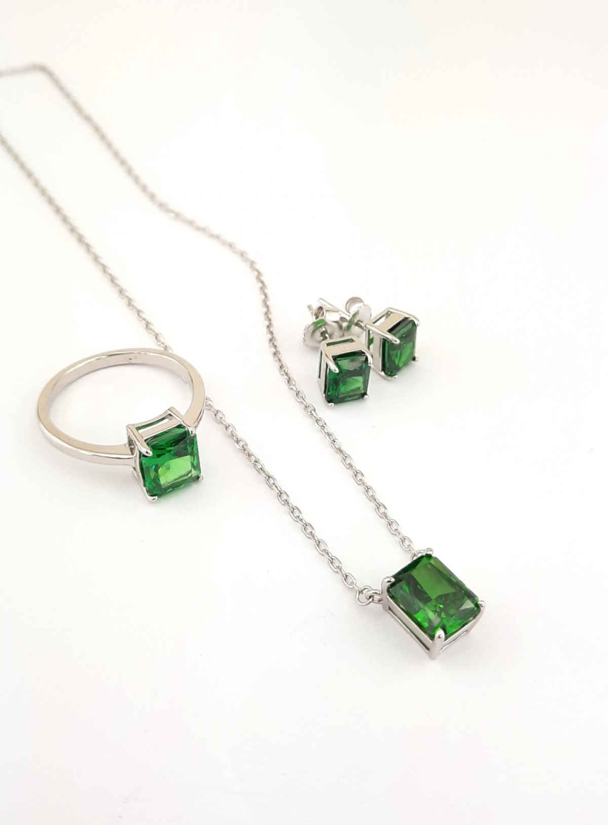 Radiant Kesim Zümrüt Renk Taşlı Gümüş Set