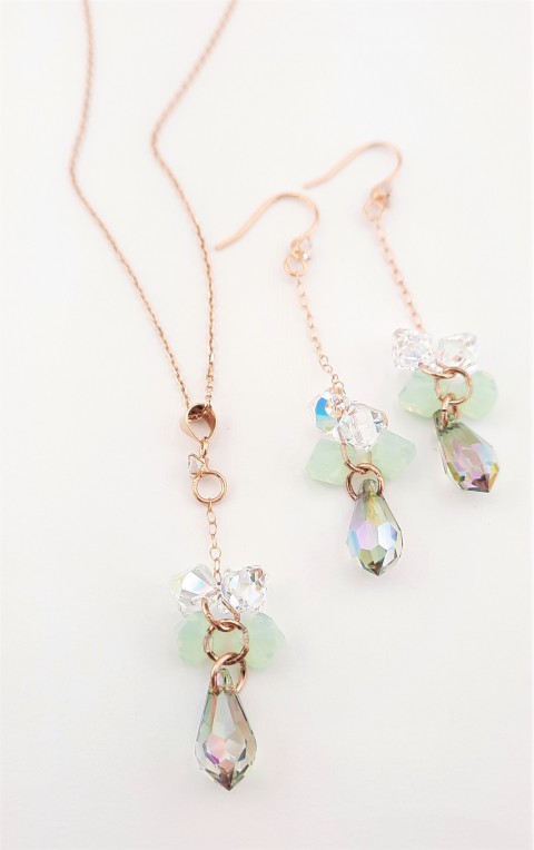 Açık Renk Swarovski Çok Taşlı Küpe ve Kolye